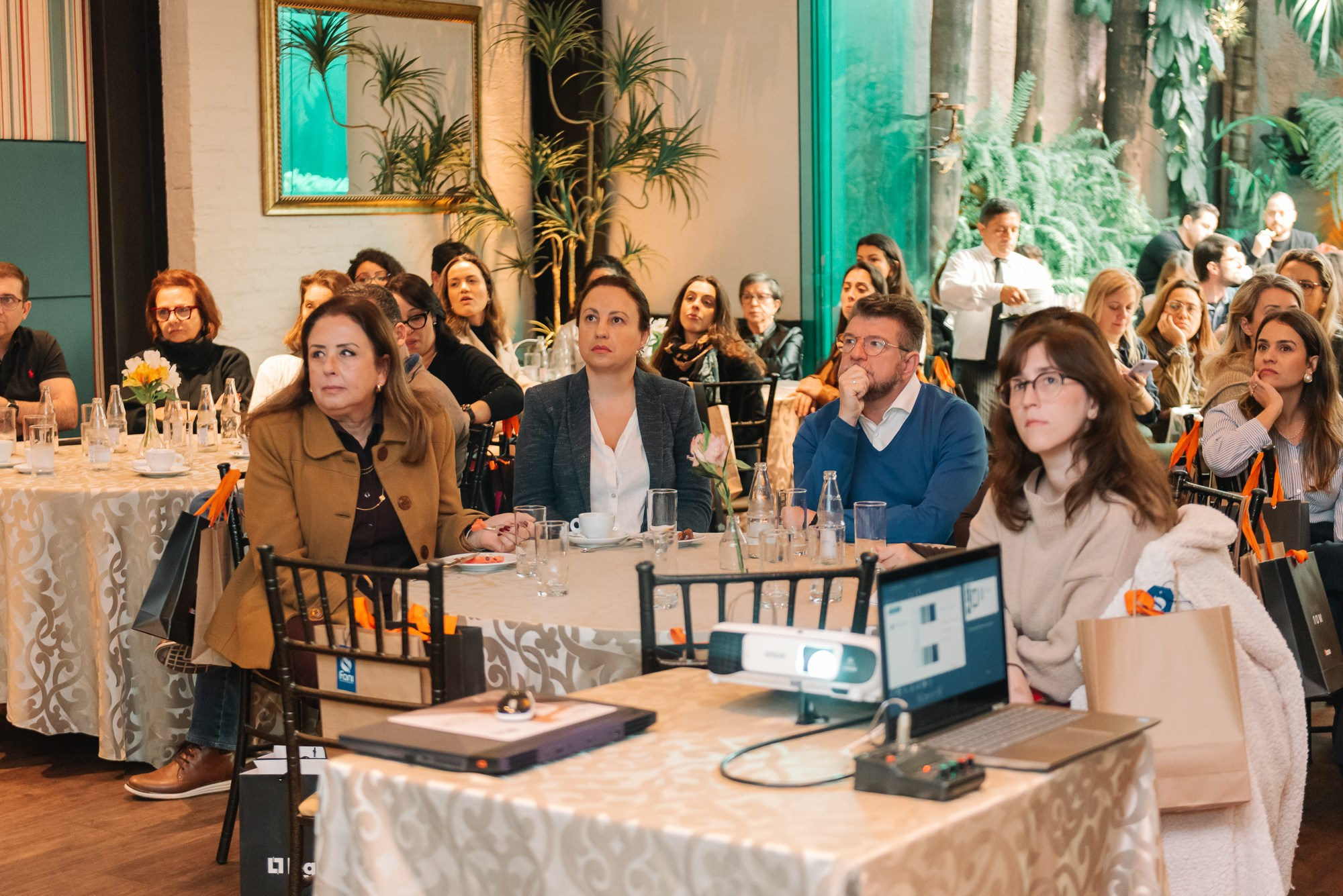 Café + Conteúdo | Casa Pinezi. 78 Imagens