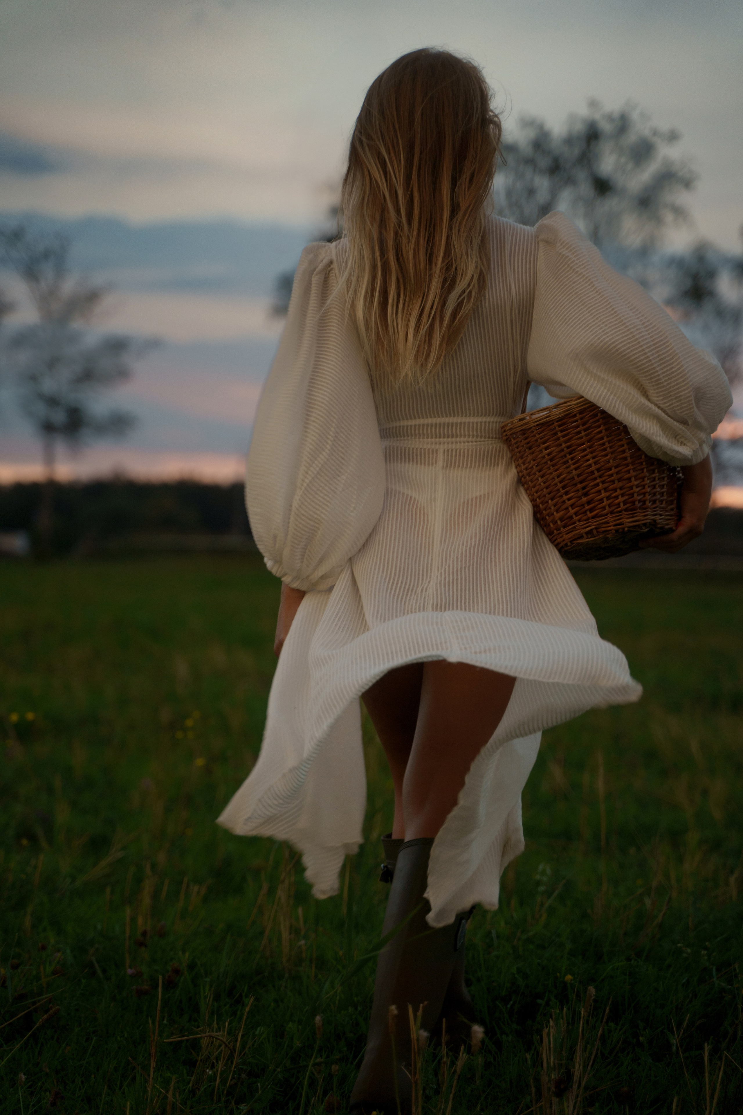 Storm, linen and milk