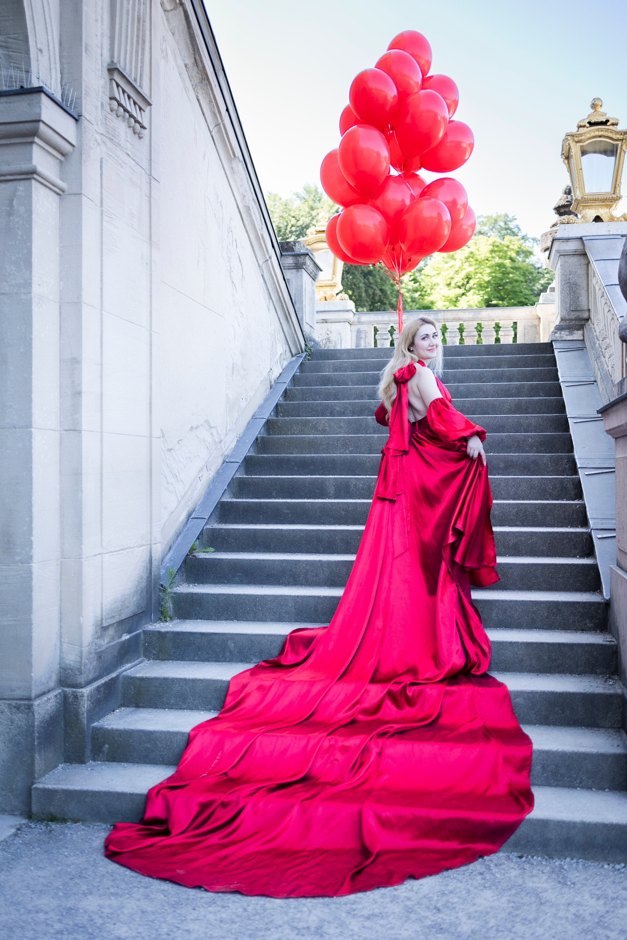 Shopoting with balloons. Photographer in Munich