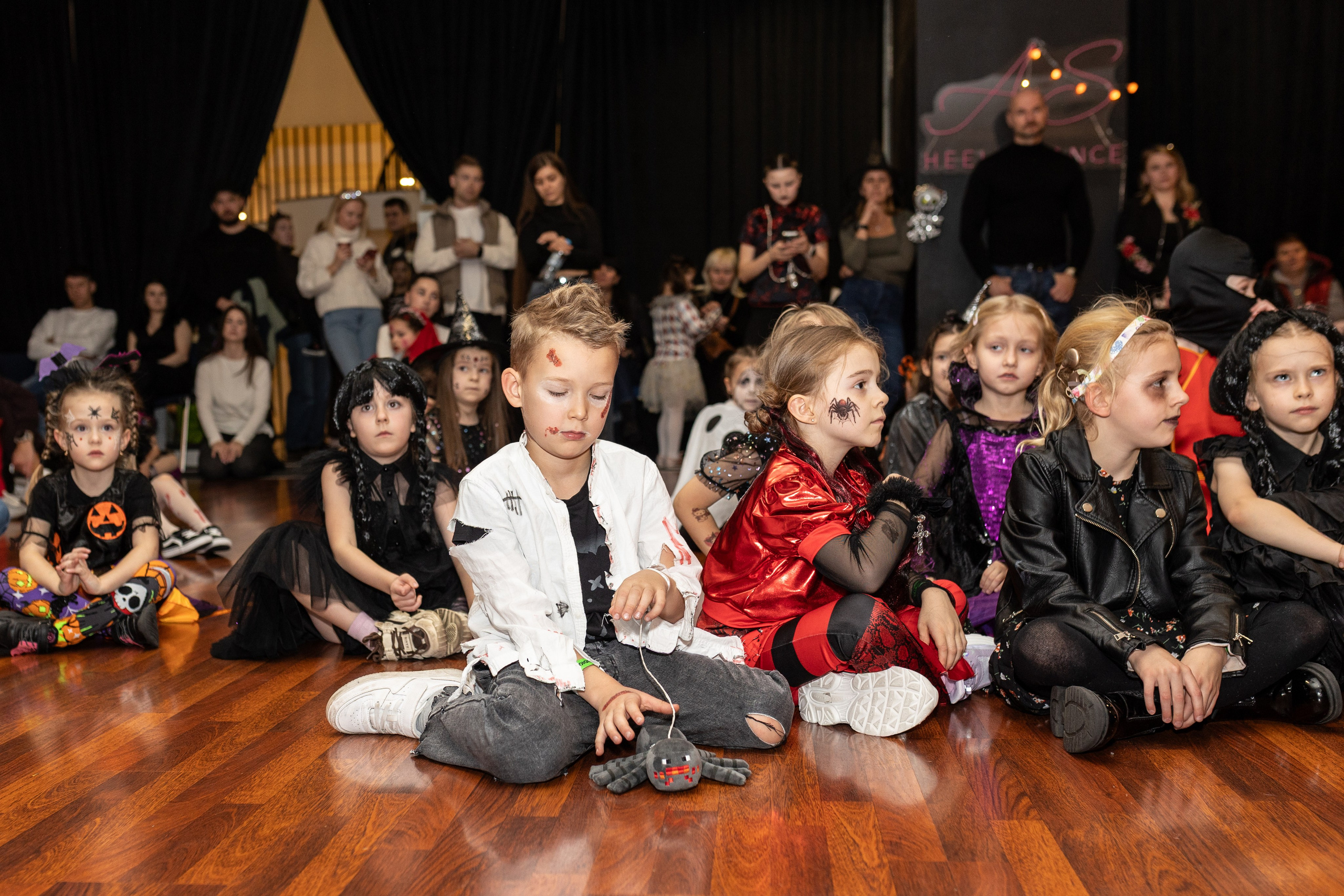 Leo dance studio Helloween 2025. Семейный и детский фотограф в Варшаве Мила Бобровская