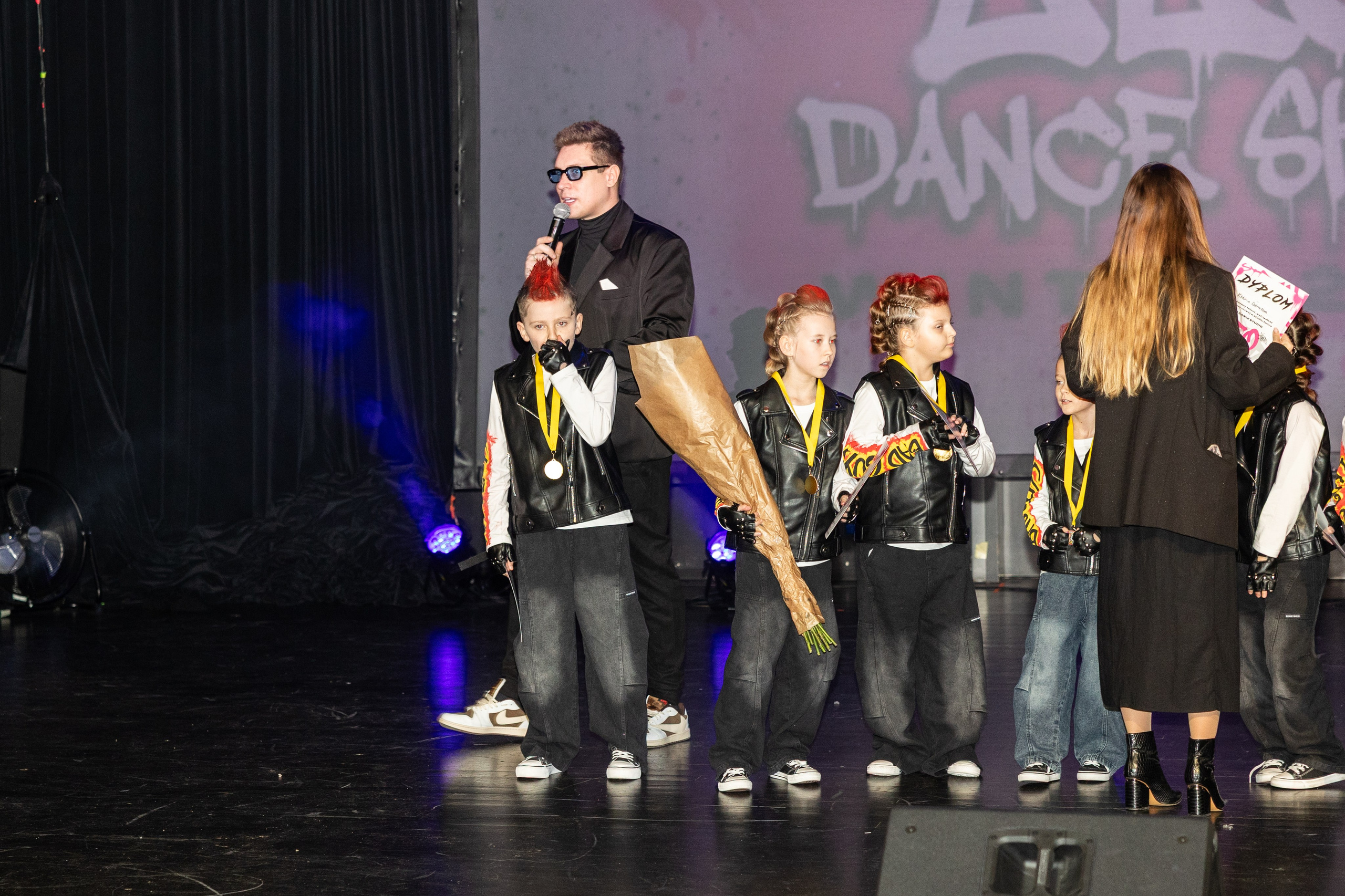 LEO DANCE SHOW WINTER 2025. Семейный и детский фотограф в Варшаве Мила Бобровская