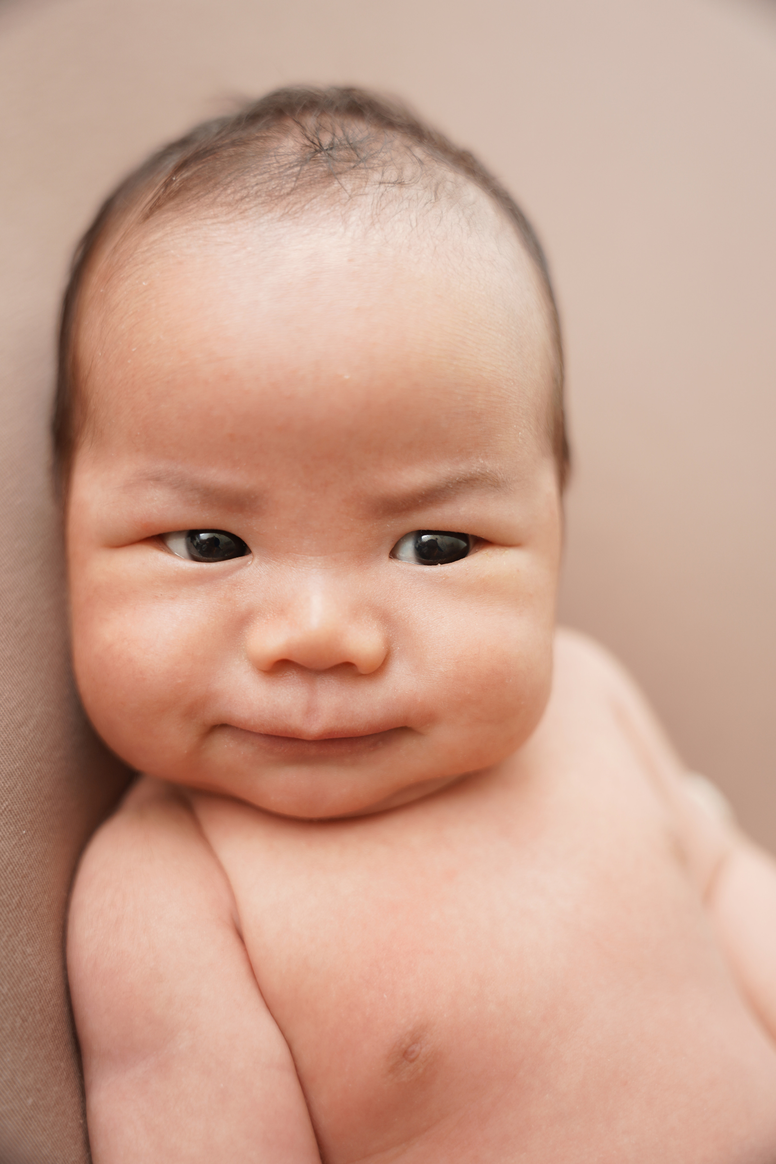 Porträt eines Neugeborenen in warmen Farben