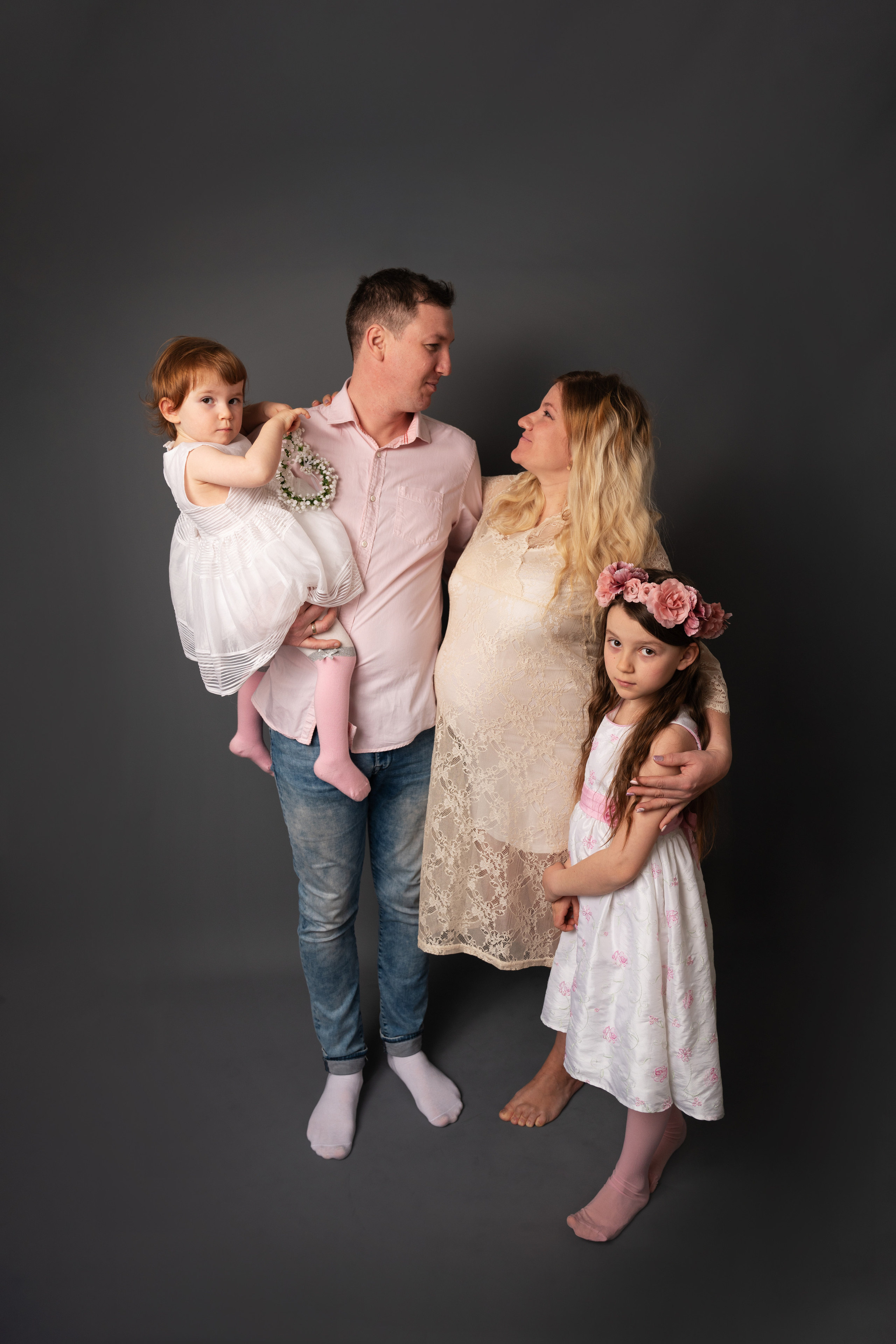 Fotoshooting der großen Familie in Erwartung einer Nachfüllung