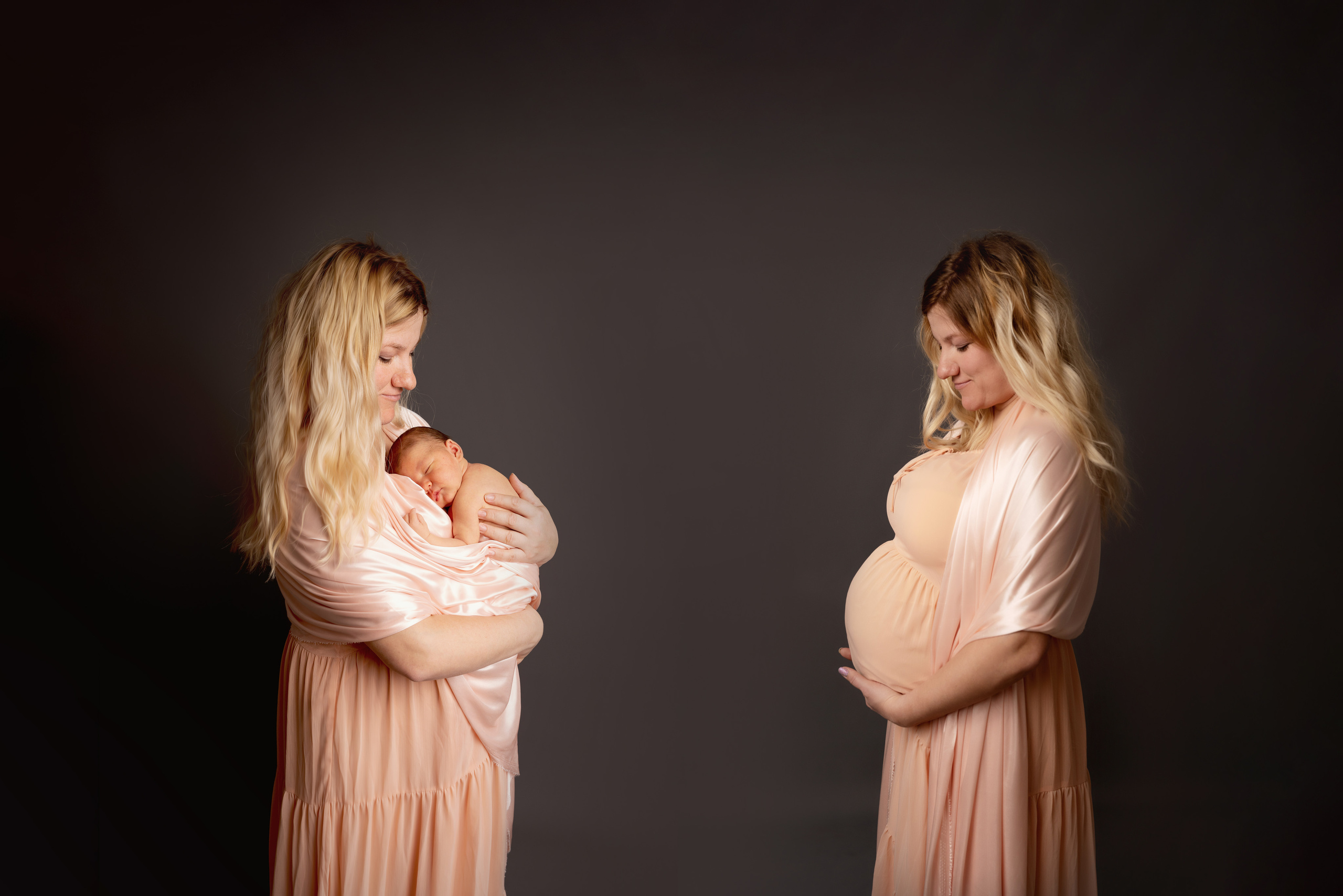 Schwangerschaft und Mutterschaft gleichzeitig auf einem Foto