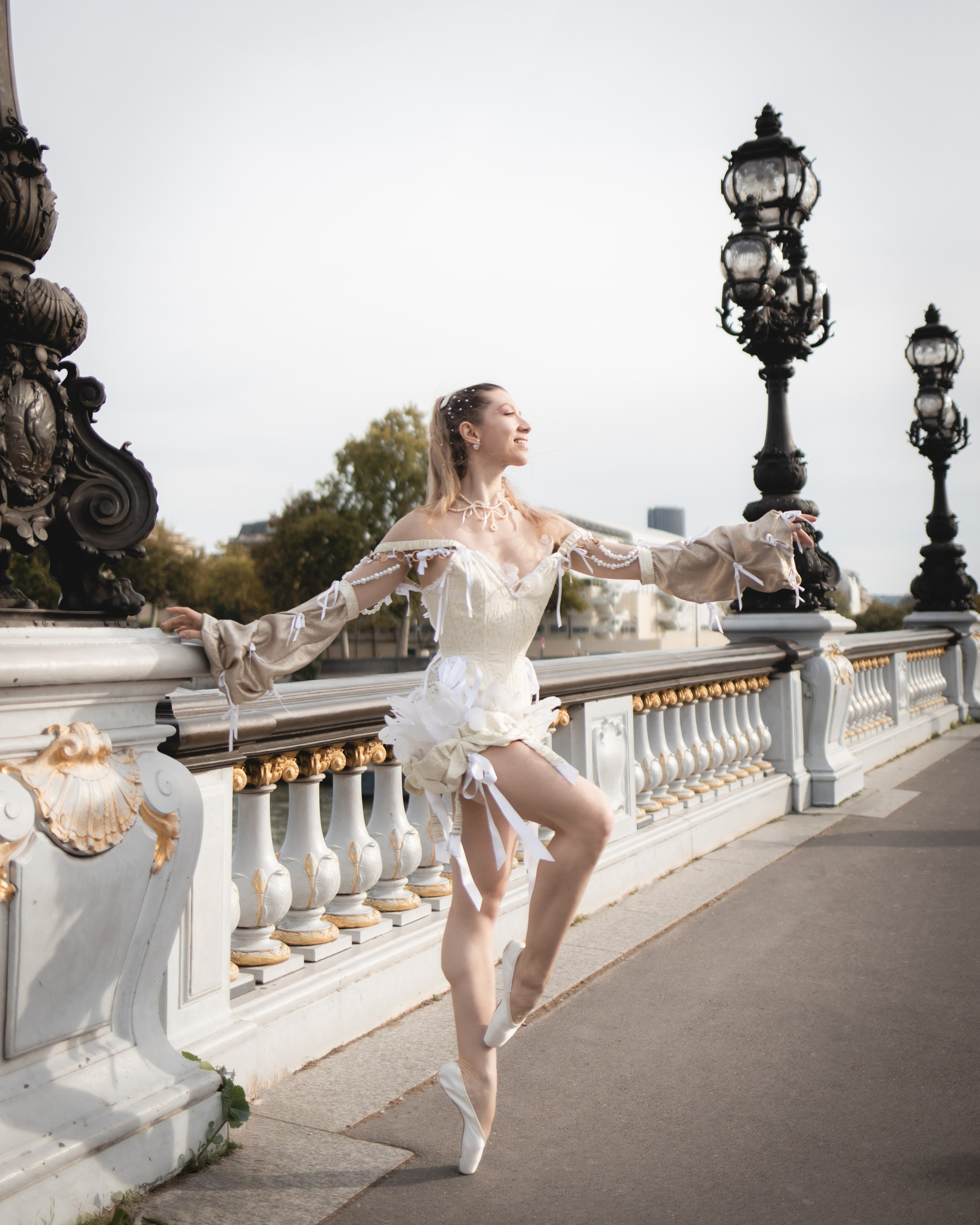 Ballerina in Paris. Professional wedding photographer in Copenhagen, Denmark — Julia Byron