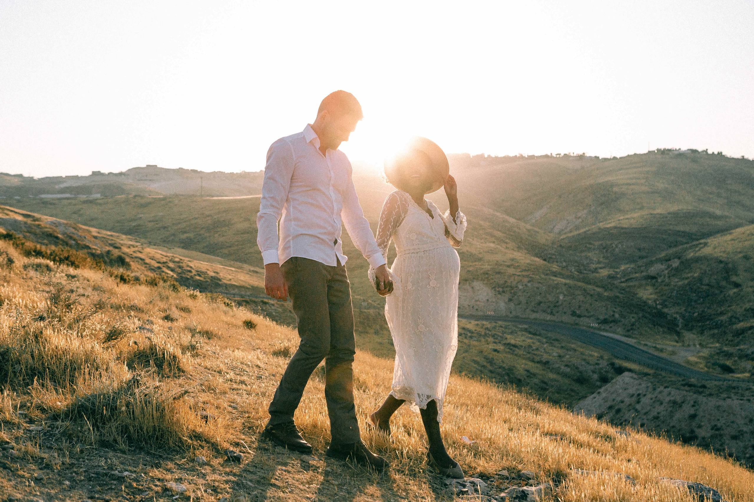 PHOTO SESSION IN THE DESERT NEAR MAALE ADUMIM. PHOTOGRAPHER IN ISRAEL