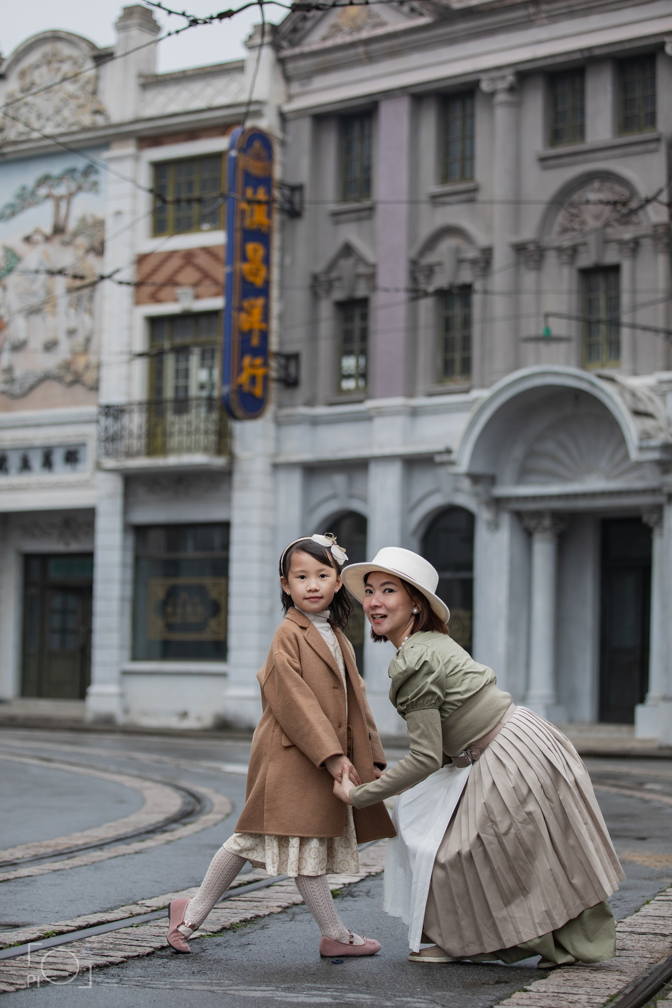 Семейная фотосессия в шанхайской киностудии. Photographer in Shanghai — Lola Pidluskaya