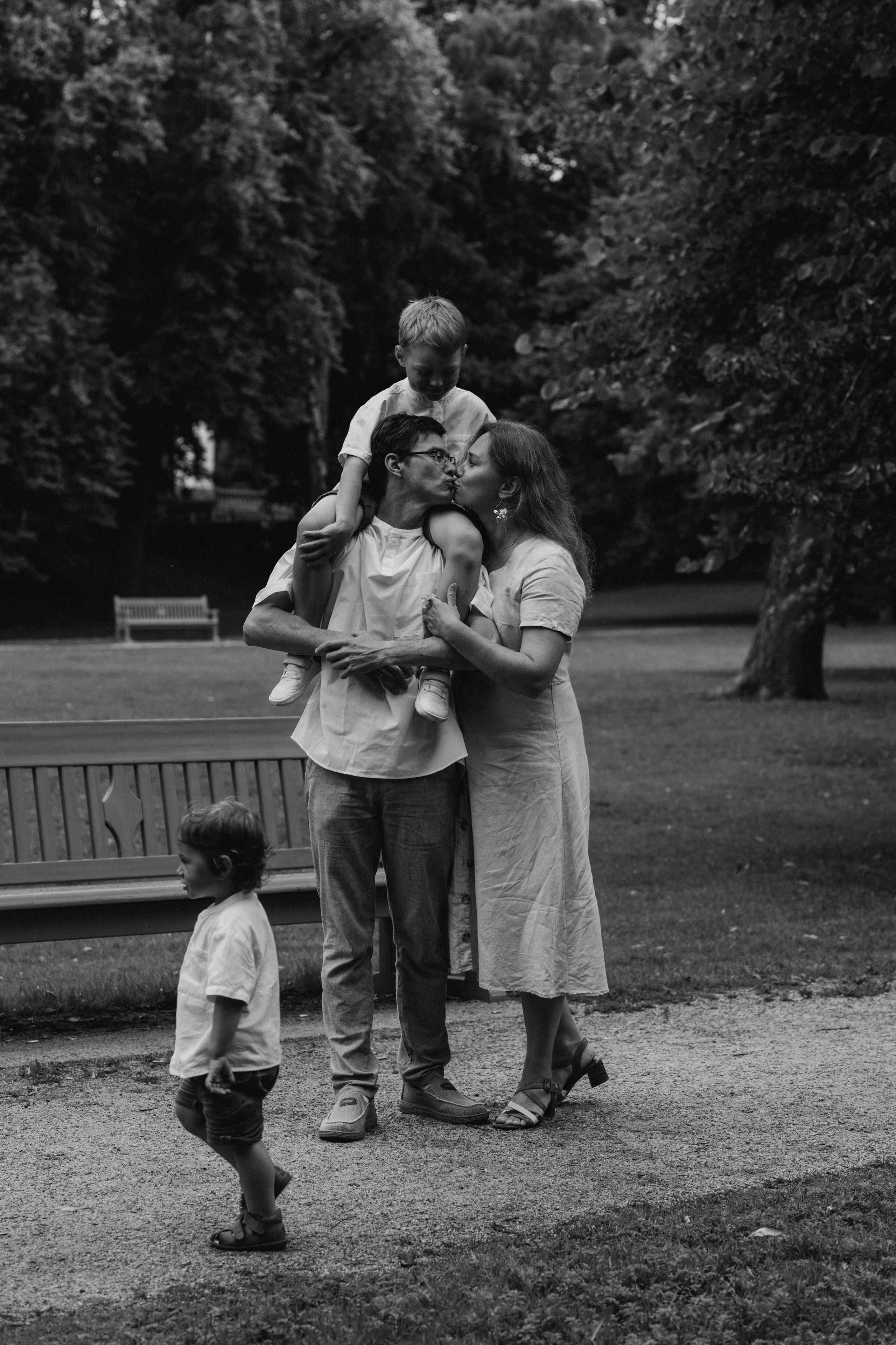 Kaivopuisto. Wedding and potrait photographer in Helsinki Vickan O