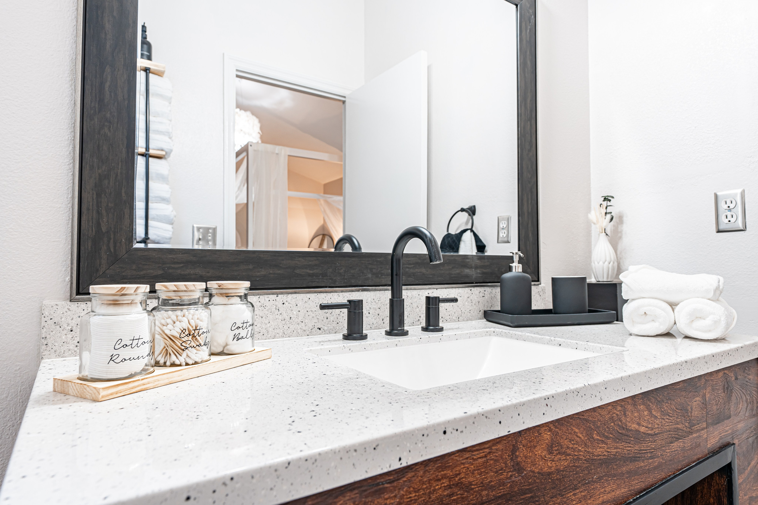 The house is for Rent AirBNB: https://ru.airbnb.com/rooms/1023445326769536774?_set_bev_on_new_domain=1702356155_MDFhNDI0ZDdjMDhj&source_impression_id=p3_1702356155_K3LTjNJeF83QUyI0