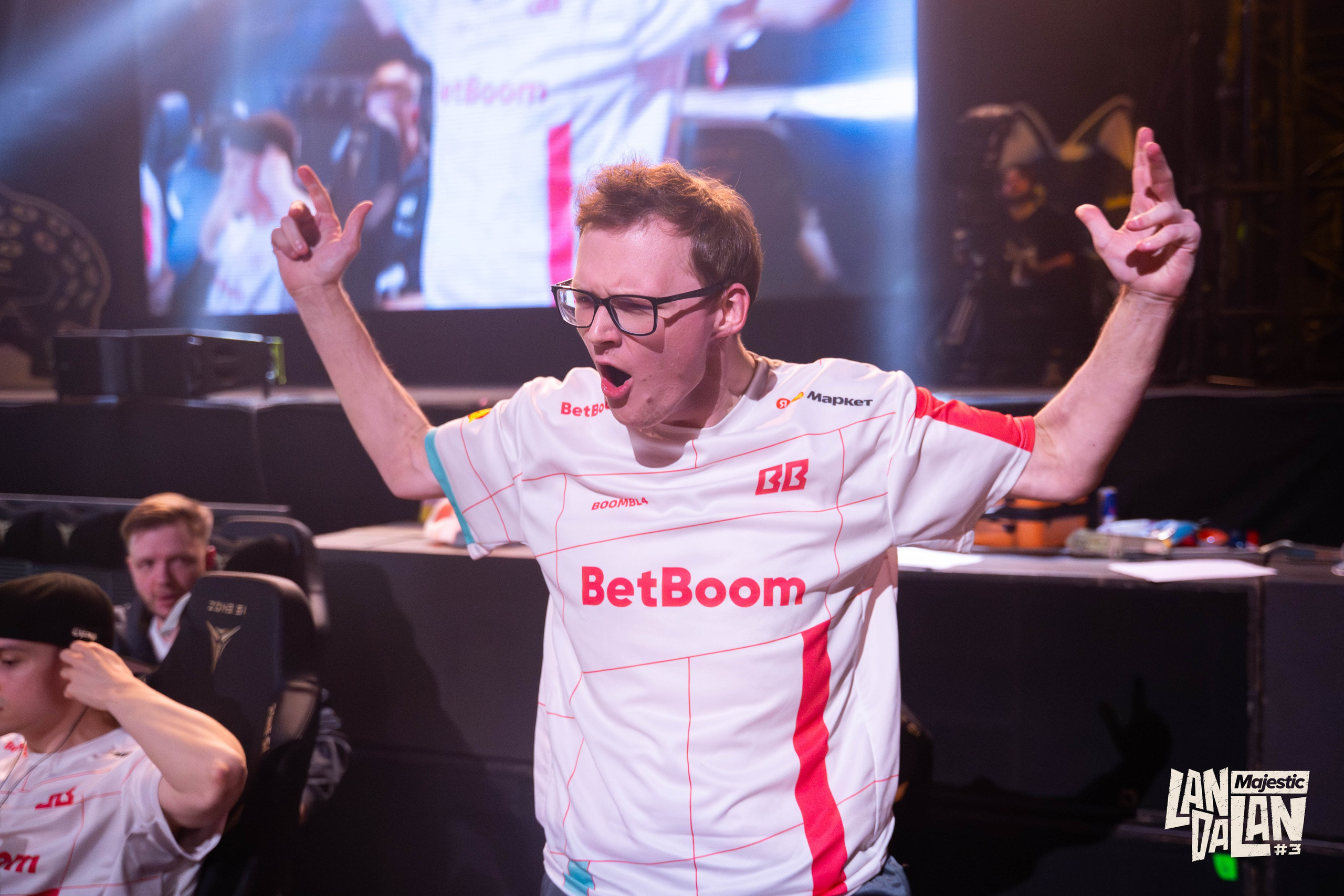 LanDaLan & FRAG & GLuck Yungstar & UCA