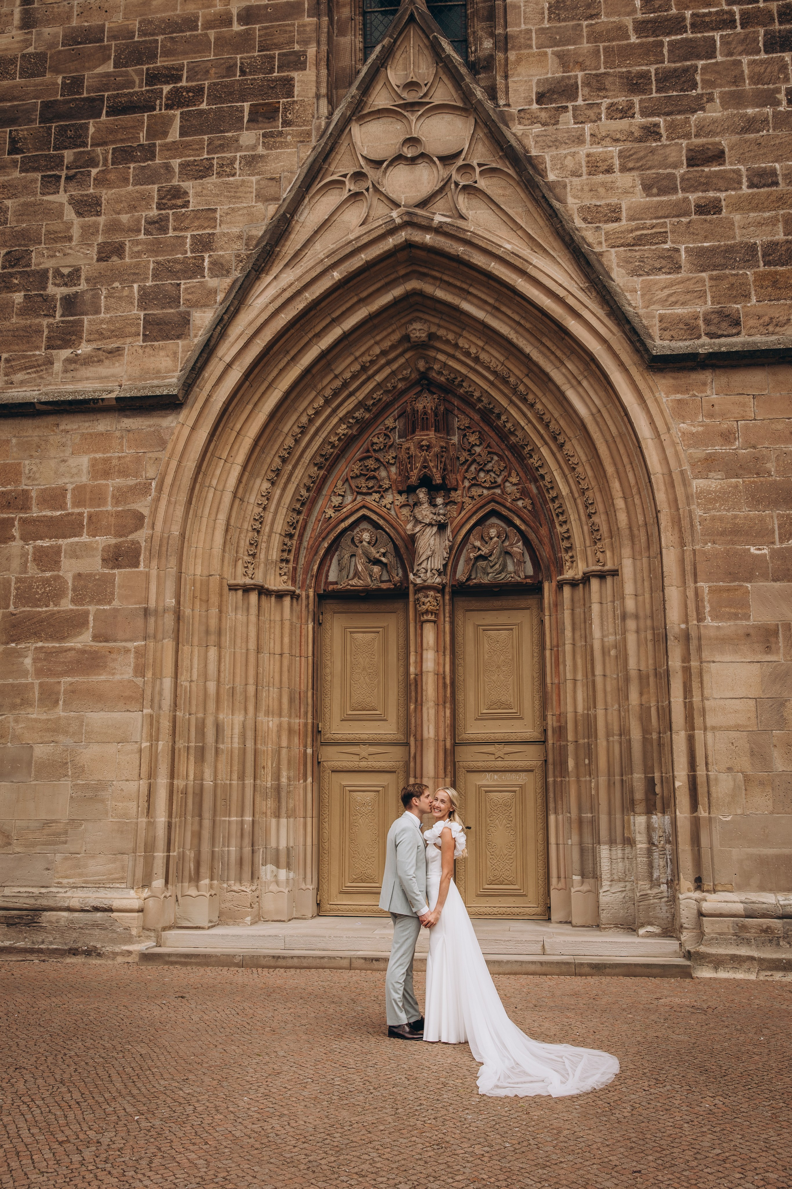 Svetlana and Yann. Hochzeitsgeschichten – Professionelle Hochzeitsfotografie & Videografie in Deutschland, Italien, Spanien und ganz Europa