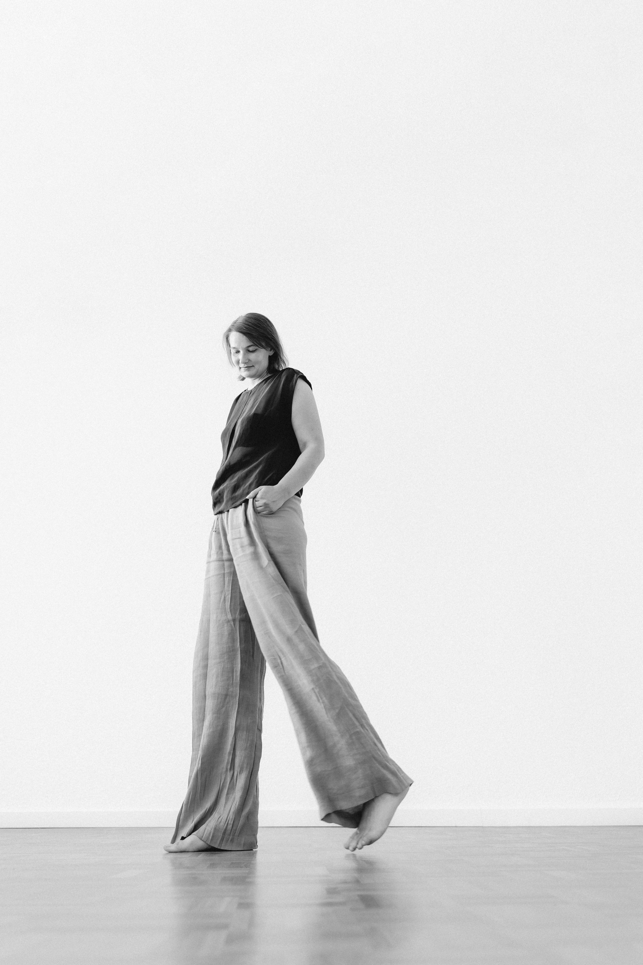 Schwarz-Weiß-Fotoshooting im Studio. Schwarz-weiß Fotografie in Münster. Fotografin Viktoria Roschen