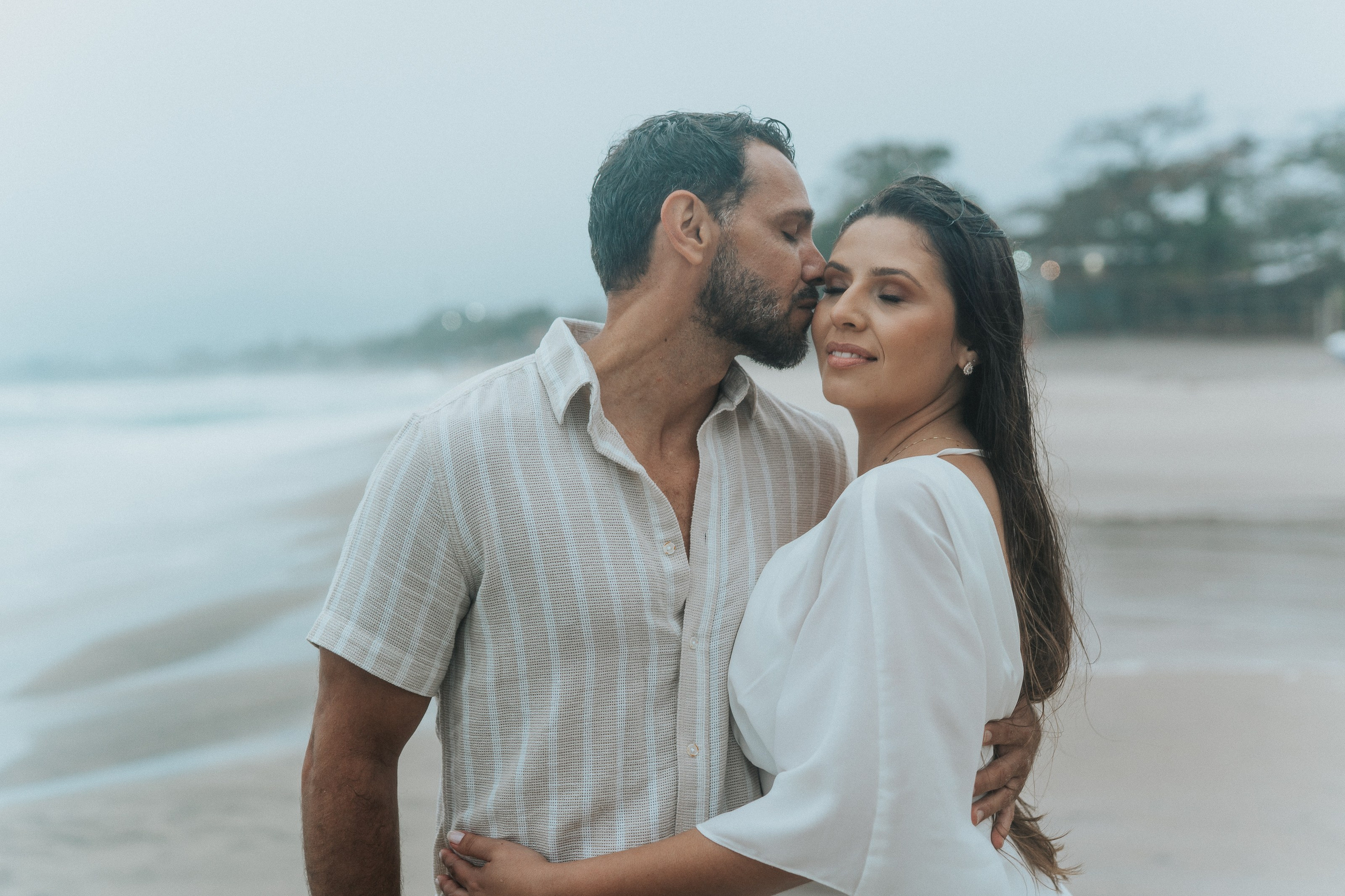 Pré Wedding — Bianca e Maik (Praia Maresias). Fotógrafo de casamento e Filmmaker de casamento