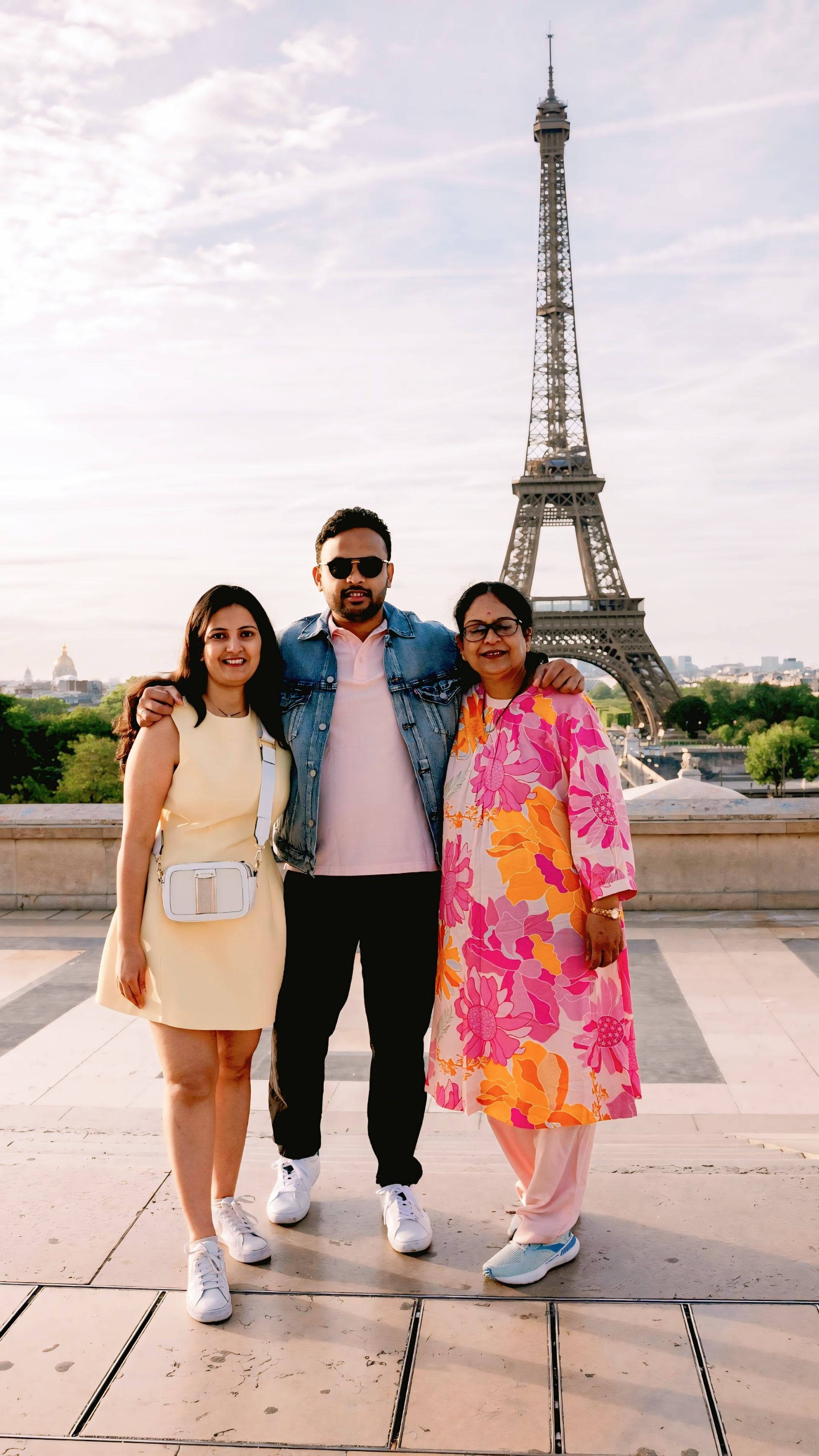 Family photoshoot in Paris. Alina Tagzieva- a photograper in Paris