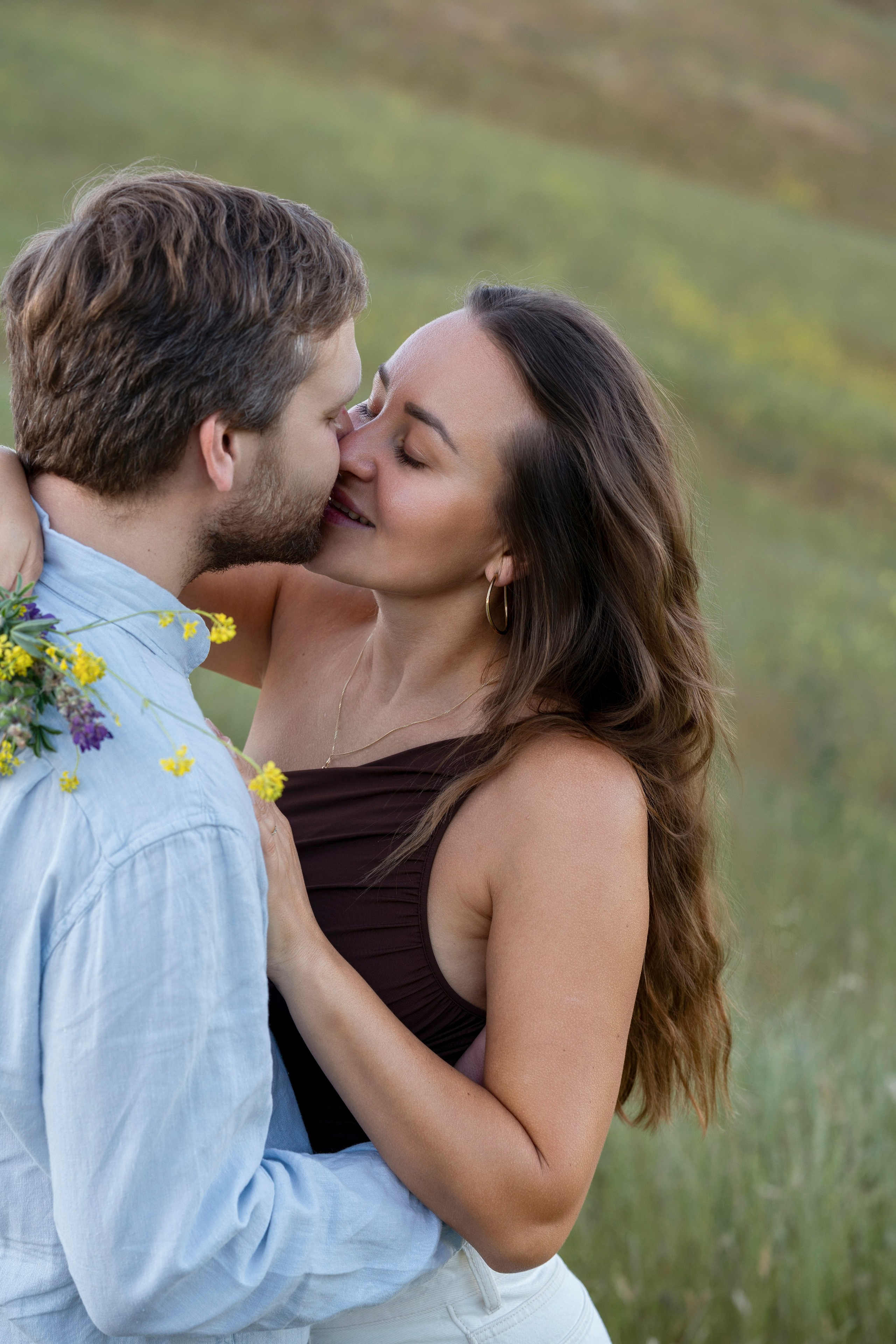 Lifestyle family session, candid family moments, outdoor family portraits, family photo shoot, natural family photos, kids and parents. Bay Area Photographer: family, maternity, love story, wedding