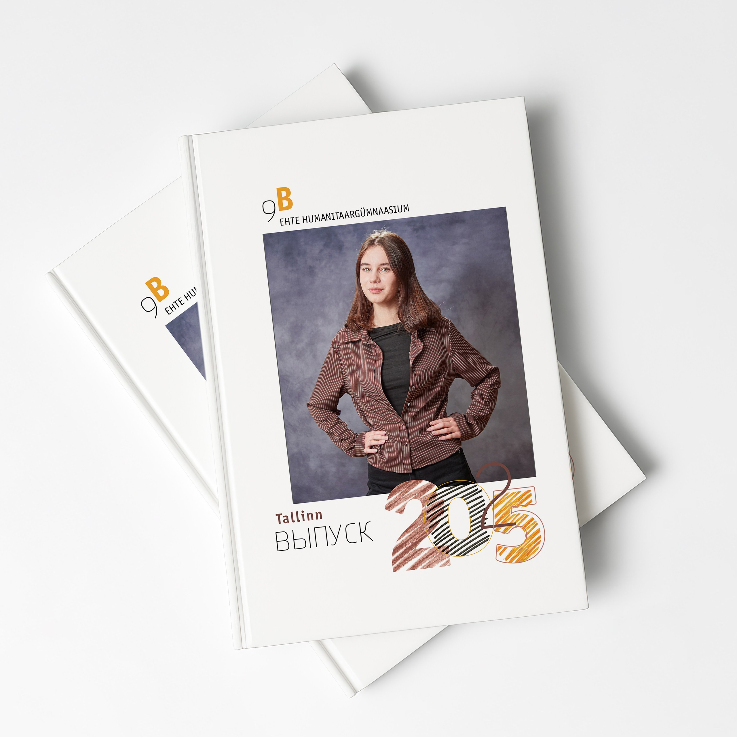 Обложка выпускного альбома с портретом ученика на студийном фоне. Дизайн обложки "Штрихи"