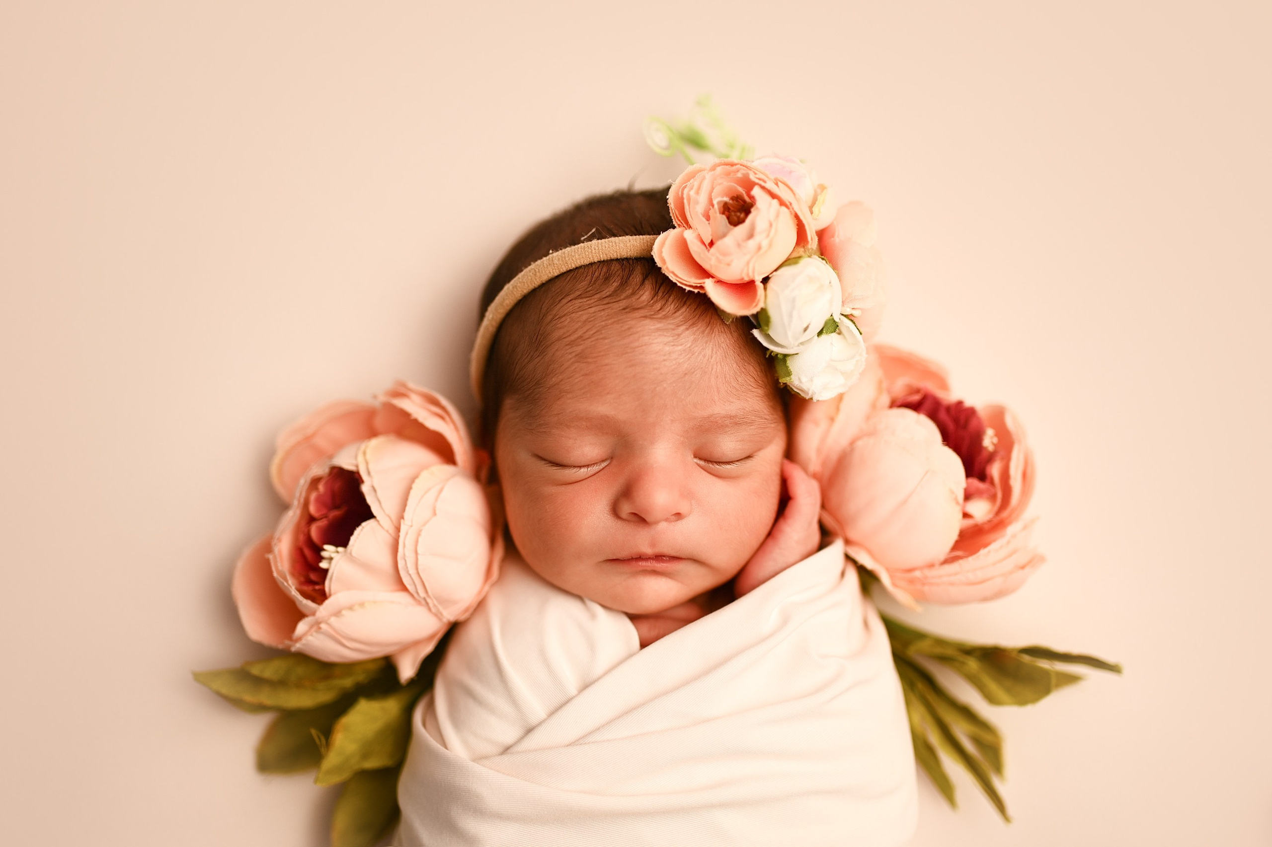 Επαγγελματική φωτογράφιση νεογέννητου στη Ρόδο. Φωτογράφος νεογέννητων στη Ρόδο. Φωτογράφιση εγκυμοσύνης