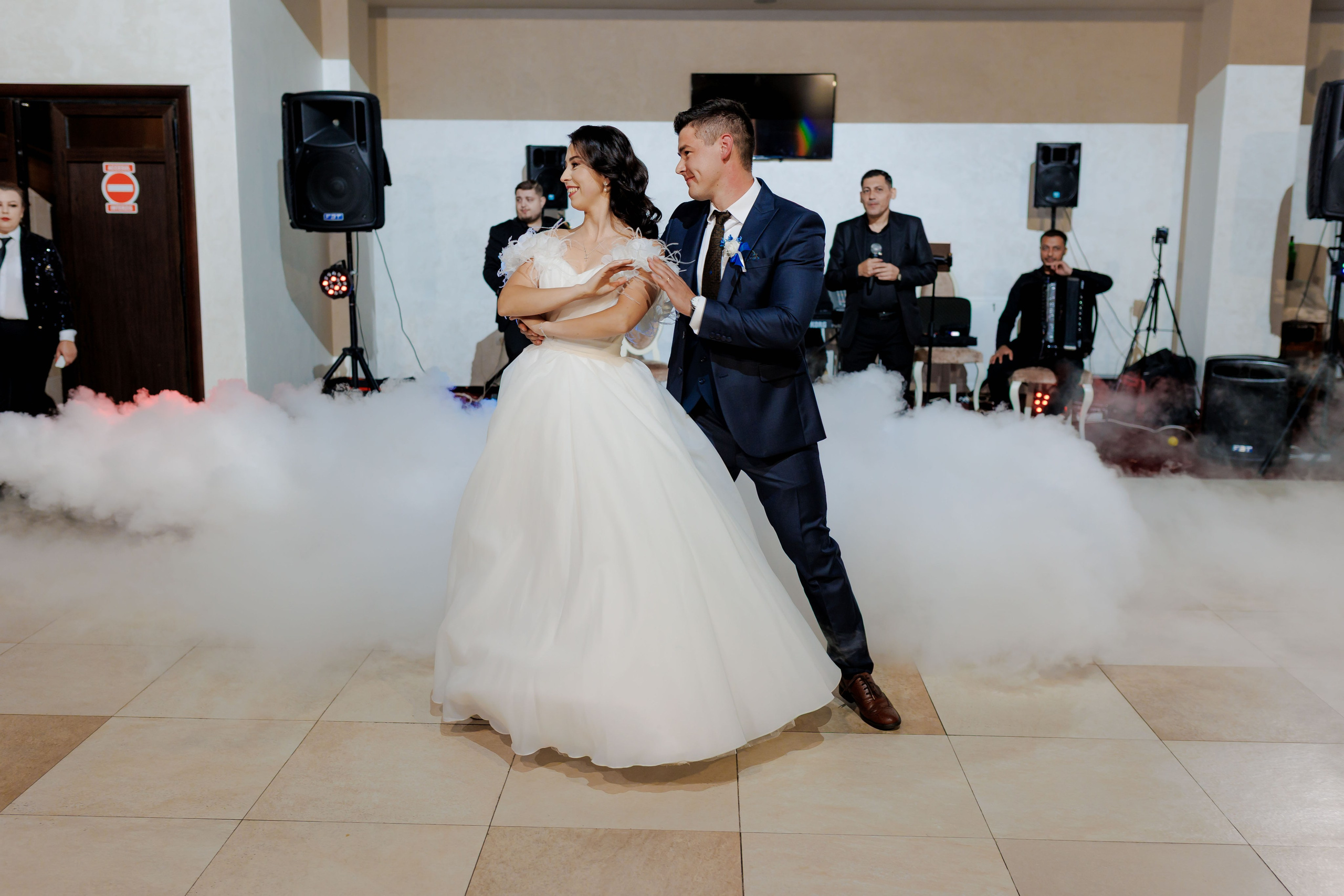 Loredana & Emilian – Ziua Nunții | Videografie - fotografie Botez Suceava, Iași, Botoșani. Servicii foto-video profesionale, pentru momente de neuitat