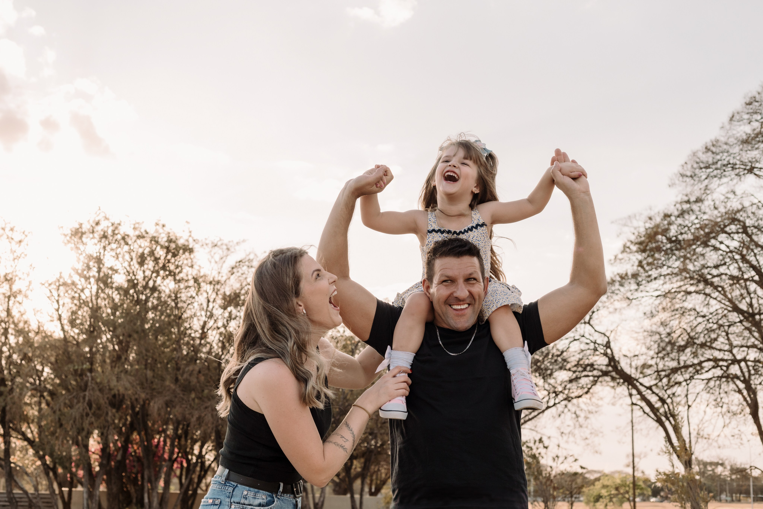 Família brincando na Praça dos Cristais em Brasília