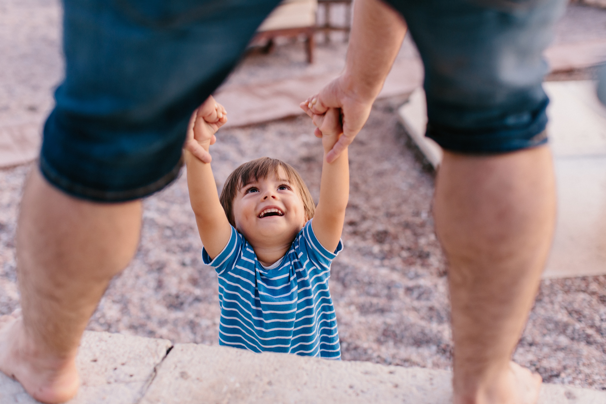 Familienspaziergang am Strand entlang in Montenegro. Maria Chistyakovа — Fotografin in Karlsruhe, Baden-Baden und Umgebung