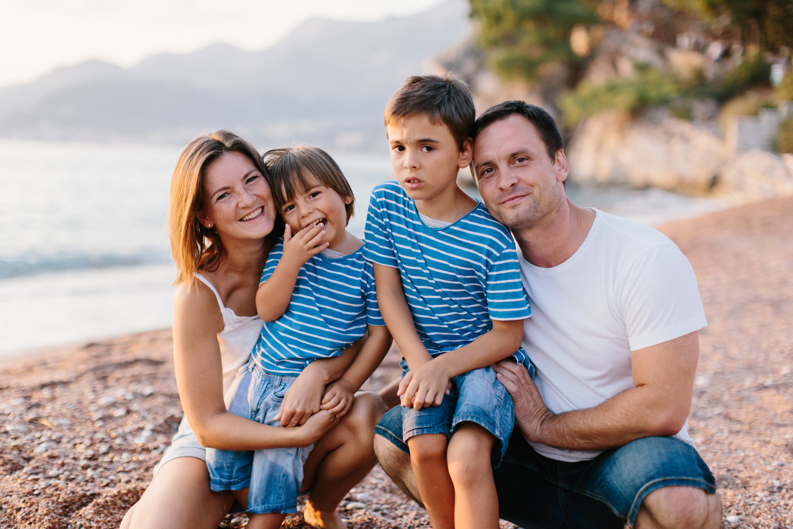 Familienspaziergang am Strand entlang in Montenegro. Maria Chistyakovа — Fotografin in Karlsruhe, Baden-Baden und Umgebung