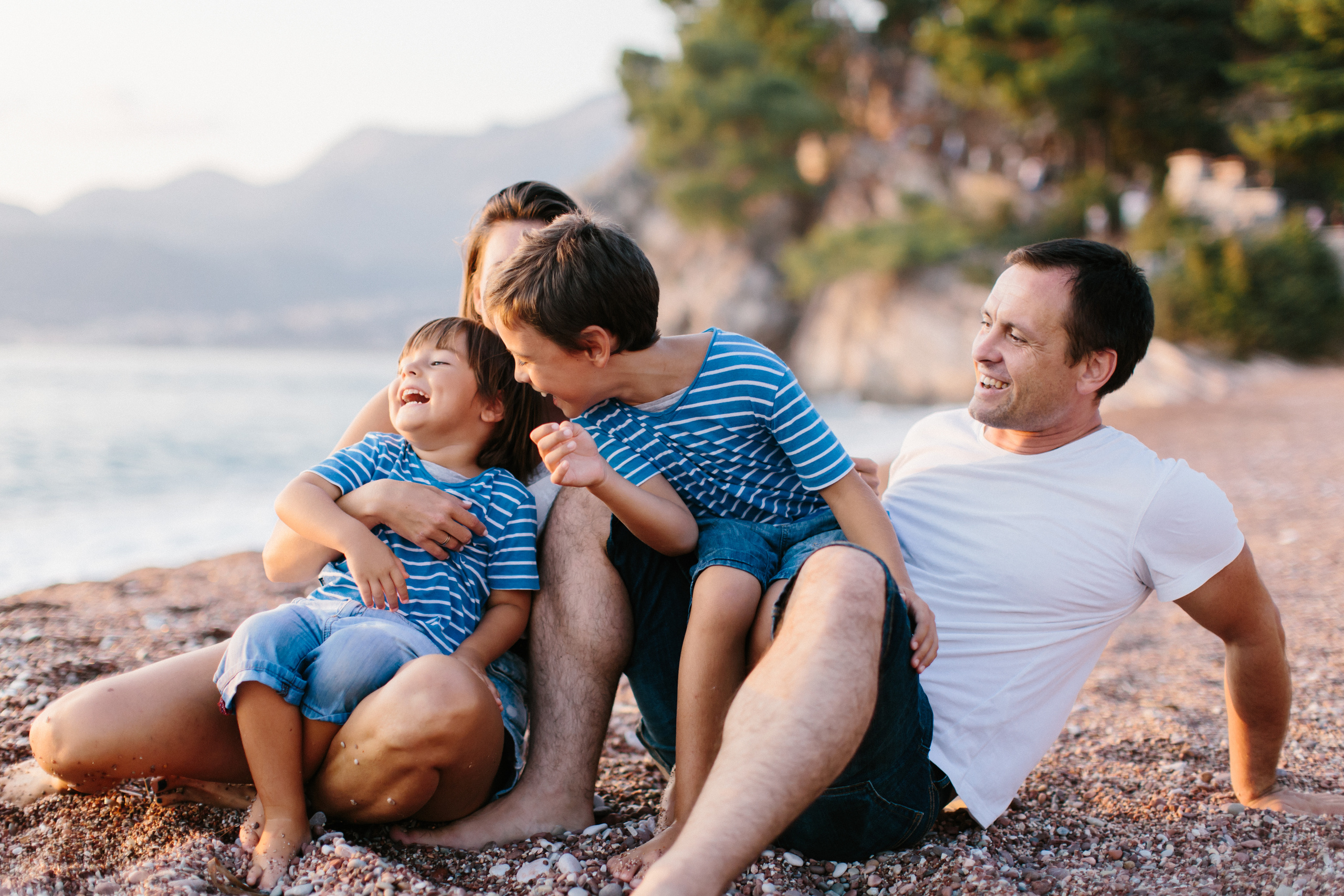 Familienspaziergang am Strand entlang in Montenegro. Maria Chistyakovа — Fotografin in Karlsruhe, Baden-Baden und Umgebung