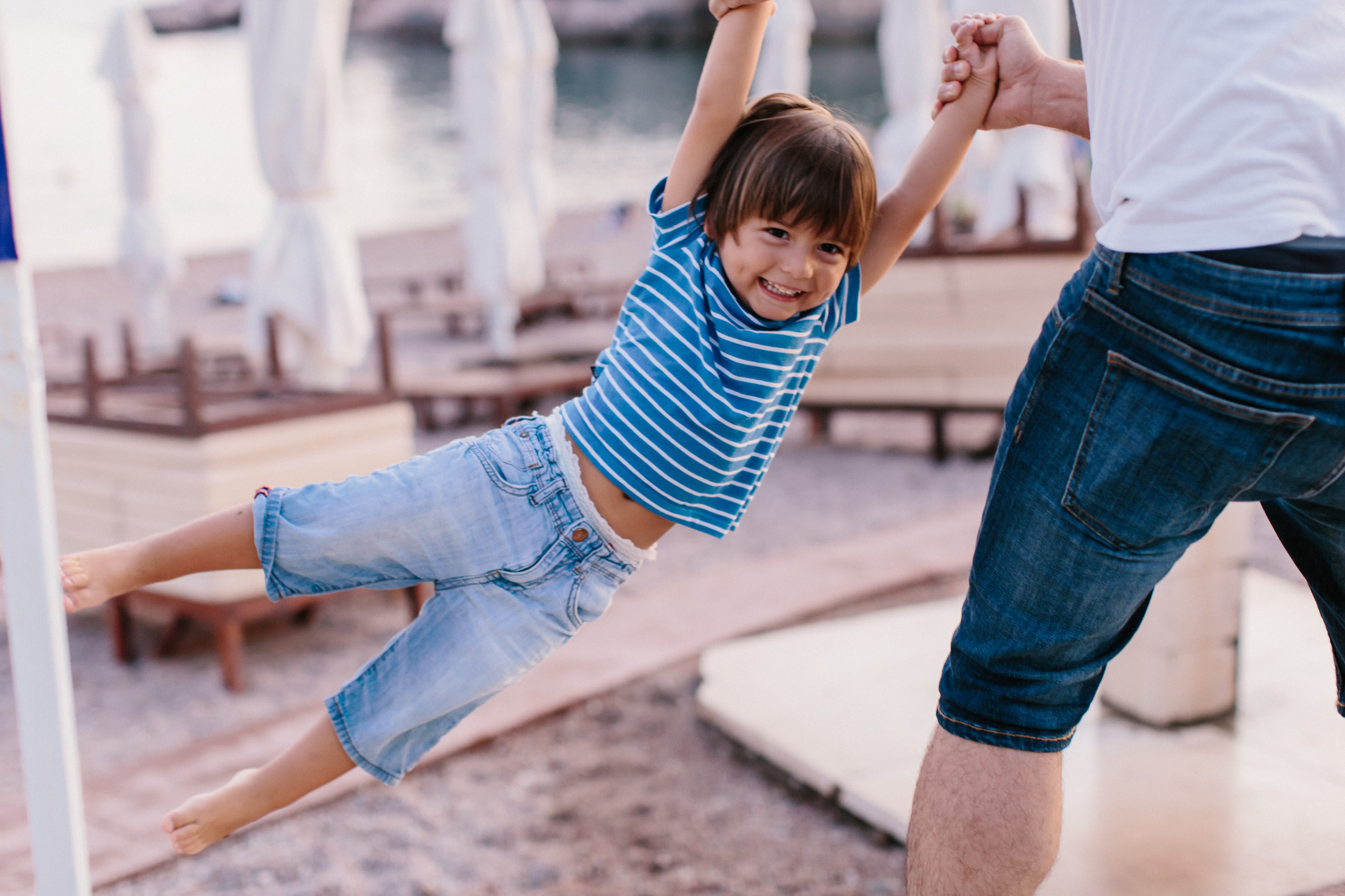 Familienspaziergang am Strand entlang in Montenegro. Maria Chistyakovа — Fotografin in Karlsruhe, Baden-Baden und Umgebung