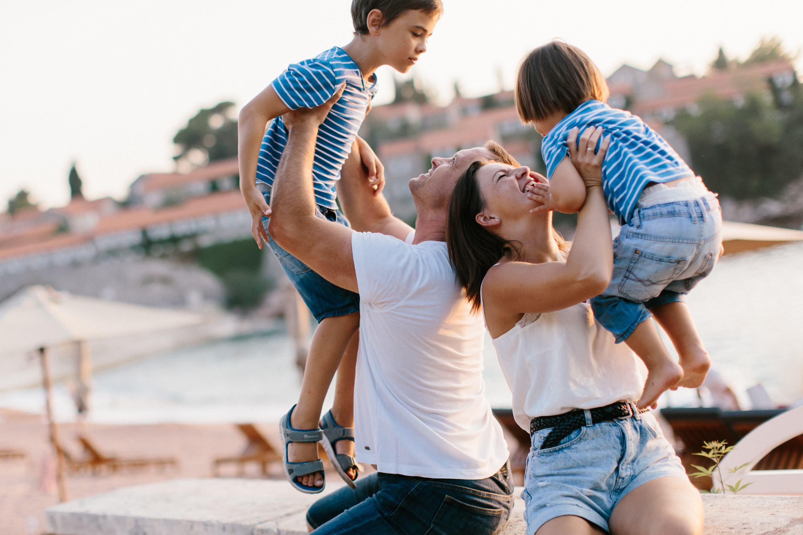 Familienspaziergang am Strand entlang in Montenegro. Maria Chistyakovа — Fotografin in Karlsruhe, Baden-Baden und Umgebung