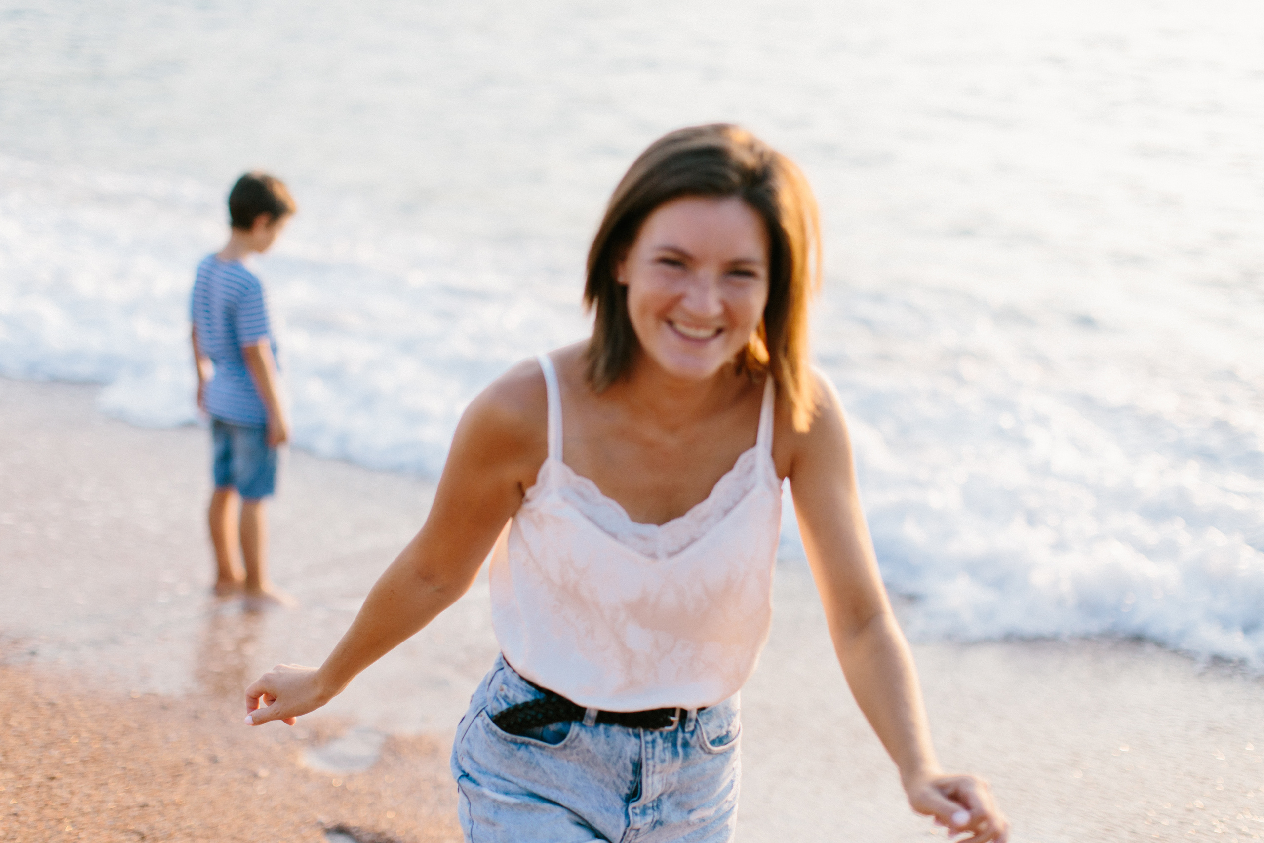 Familienspaziergang am Strand entlang in Montenegro. Maria Chistyakovа — Fotografin in Karlsruhe, Baden-Baden und Umgebung