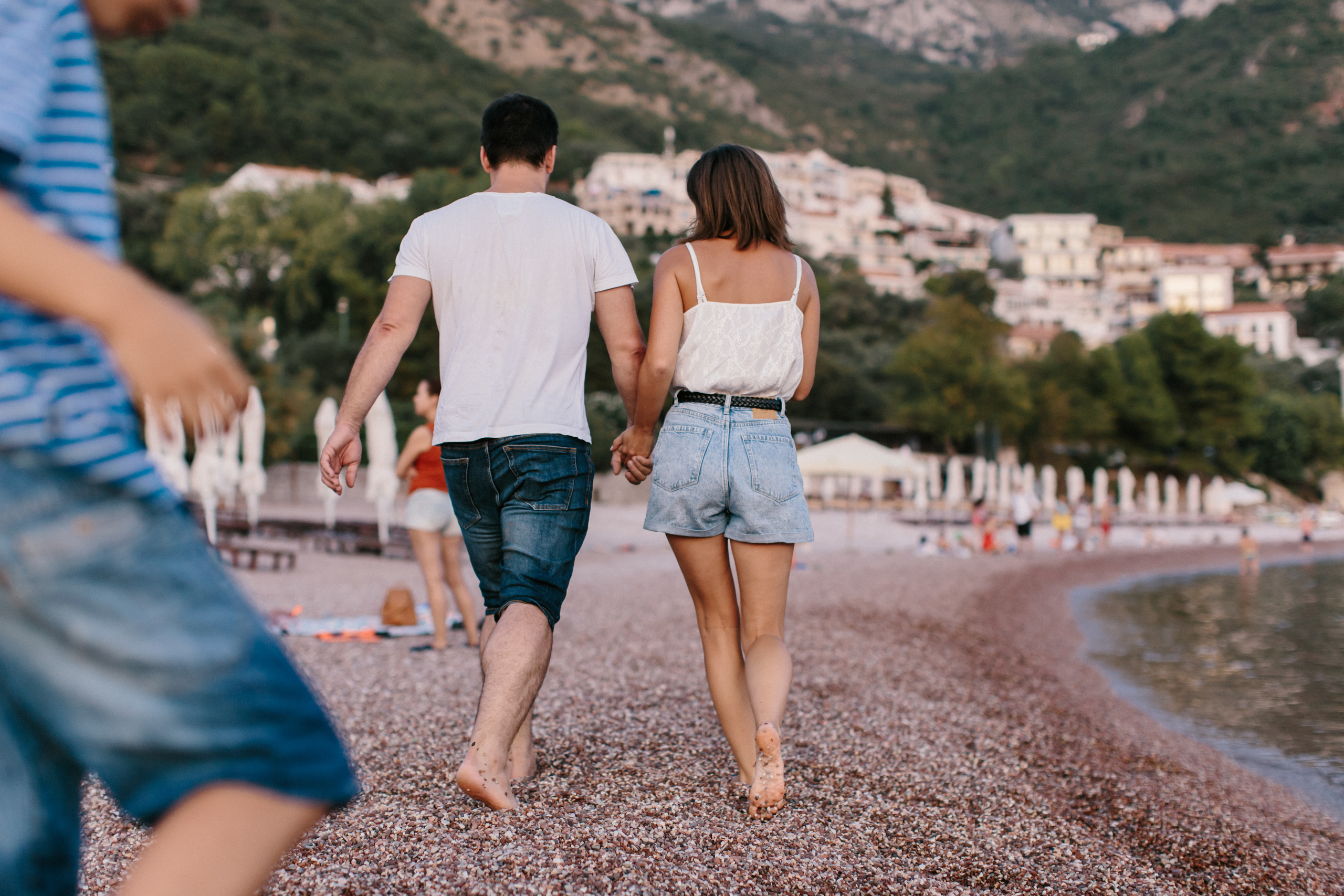 Familienspaziergang am Strand entlang in Montenegro. Maria Chistyakovа — Fotografin in Karlsruhe, Baden-Baden und Umgebung