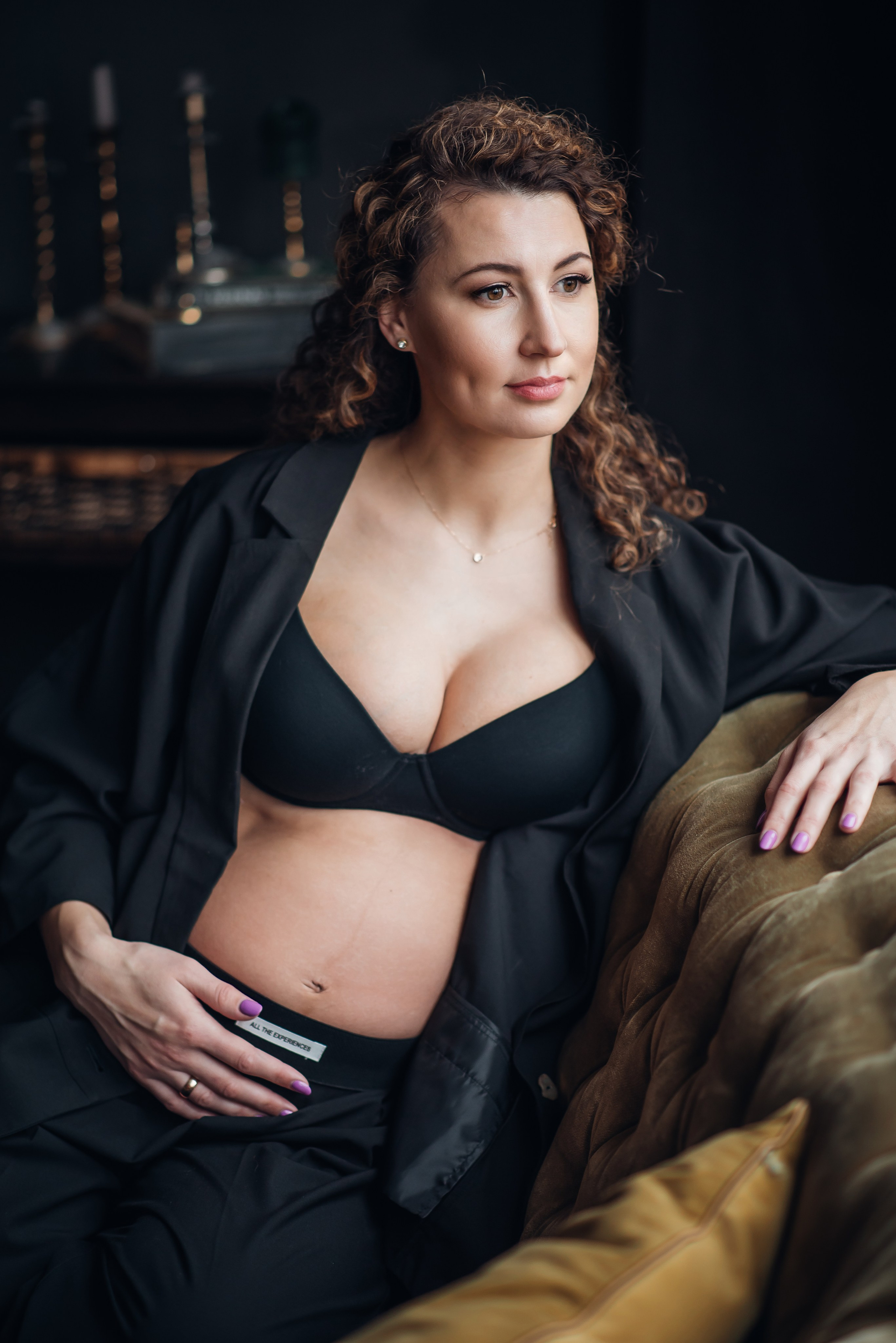 Fotosesijos studijoje. Aukse Stravi fotografė