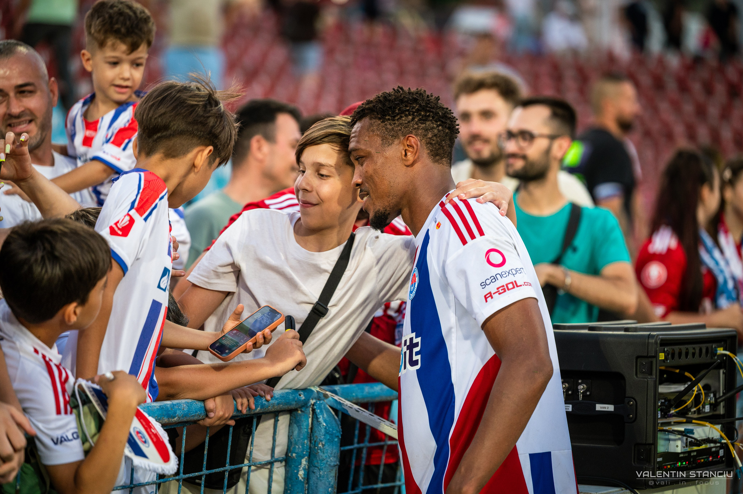 Otelul Galati — CFR Cluj. Fotograf de Sport, Portret, Produs, Corporate, Cultural și Evenimente în Galați | Valentin Stanciu
