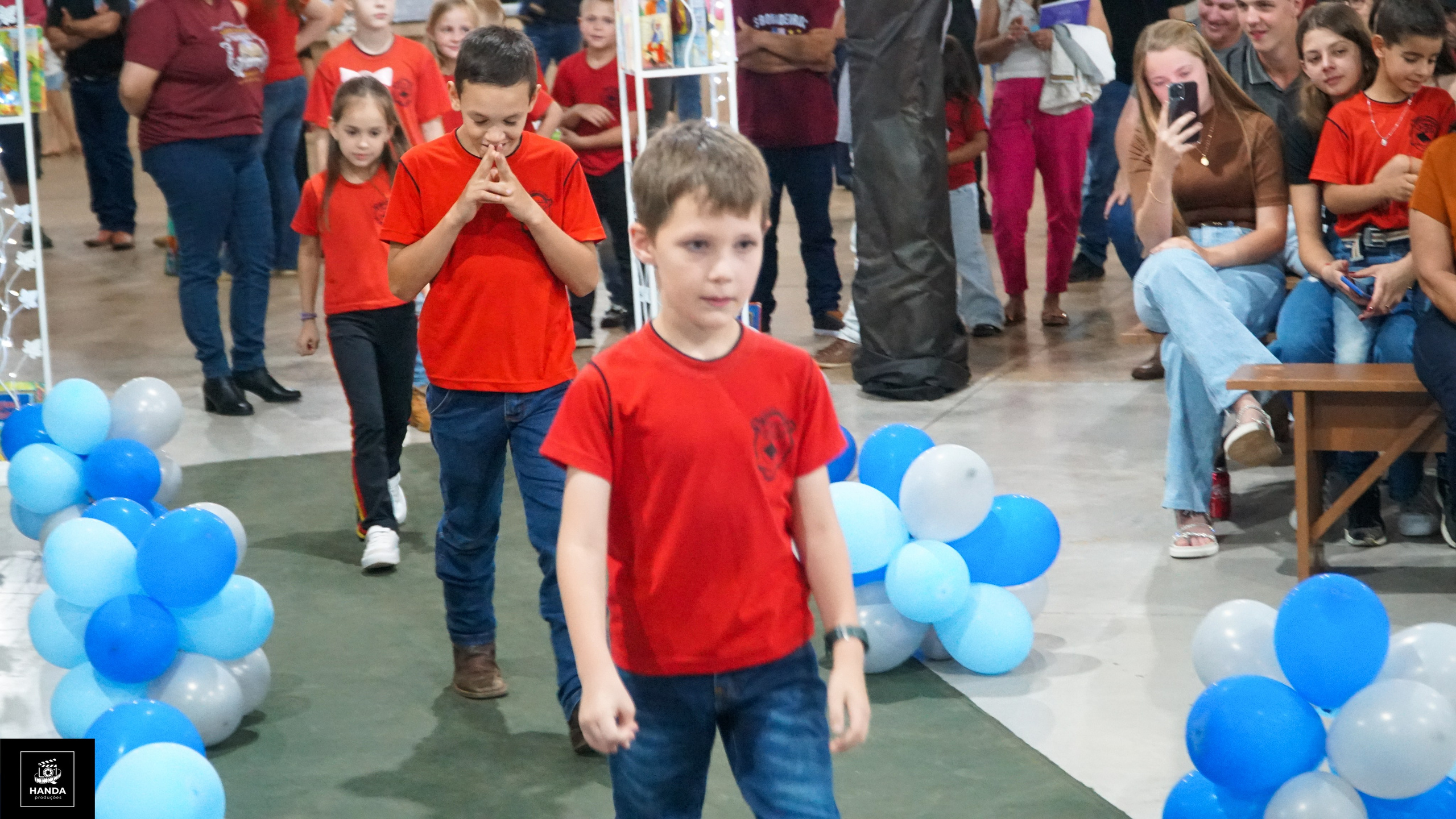 Noite autógrafos colégio Aurélio Buarque de Holanda. Handa Produções