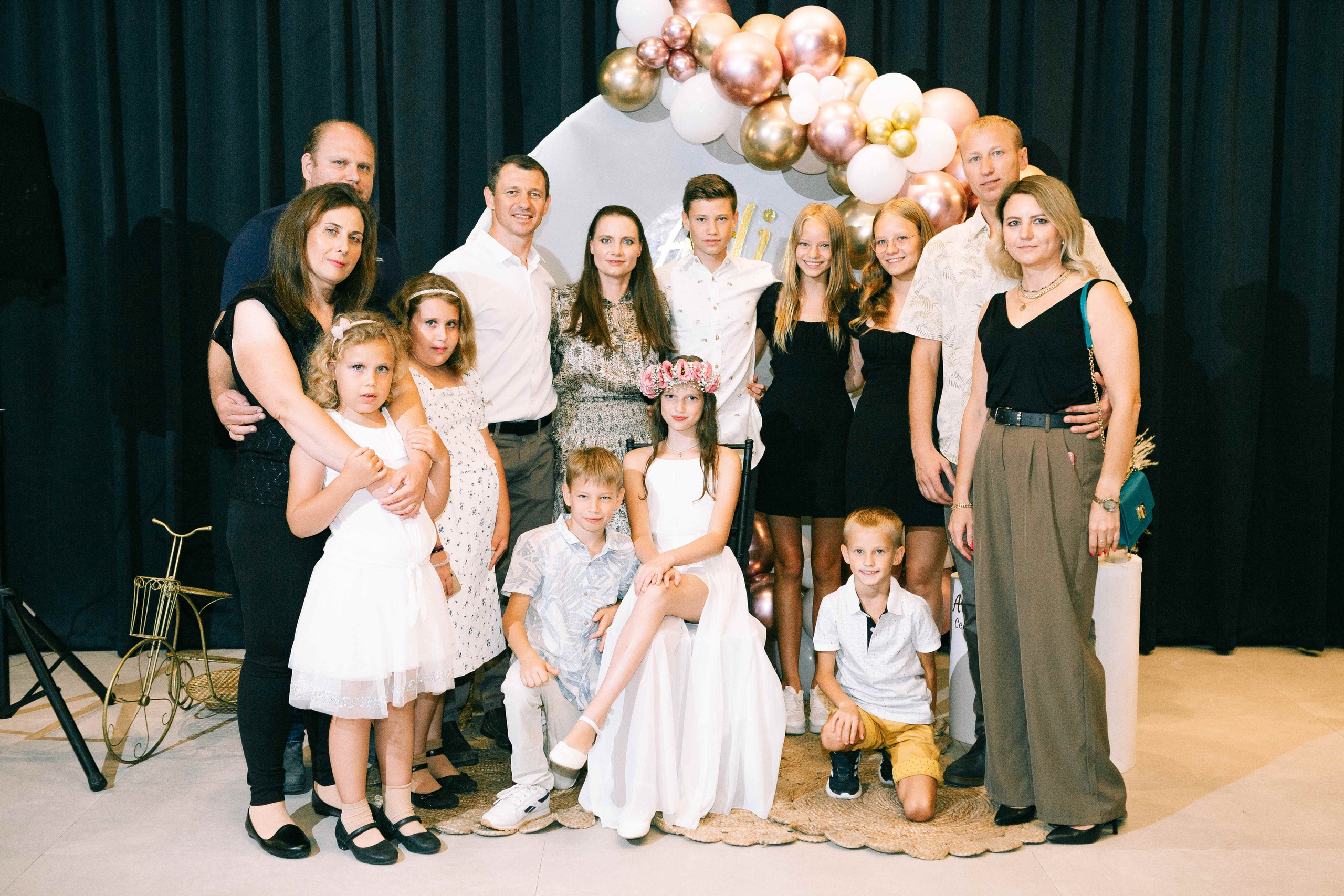 PARTY WITH FRIENDS. Https://shi-photo.com/