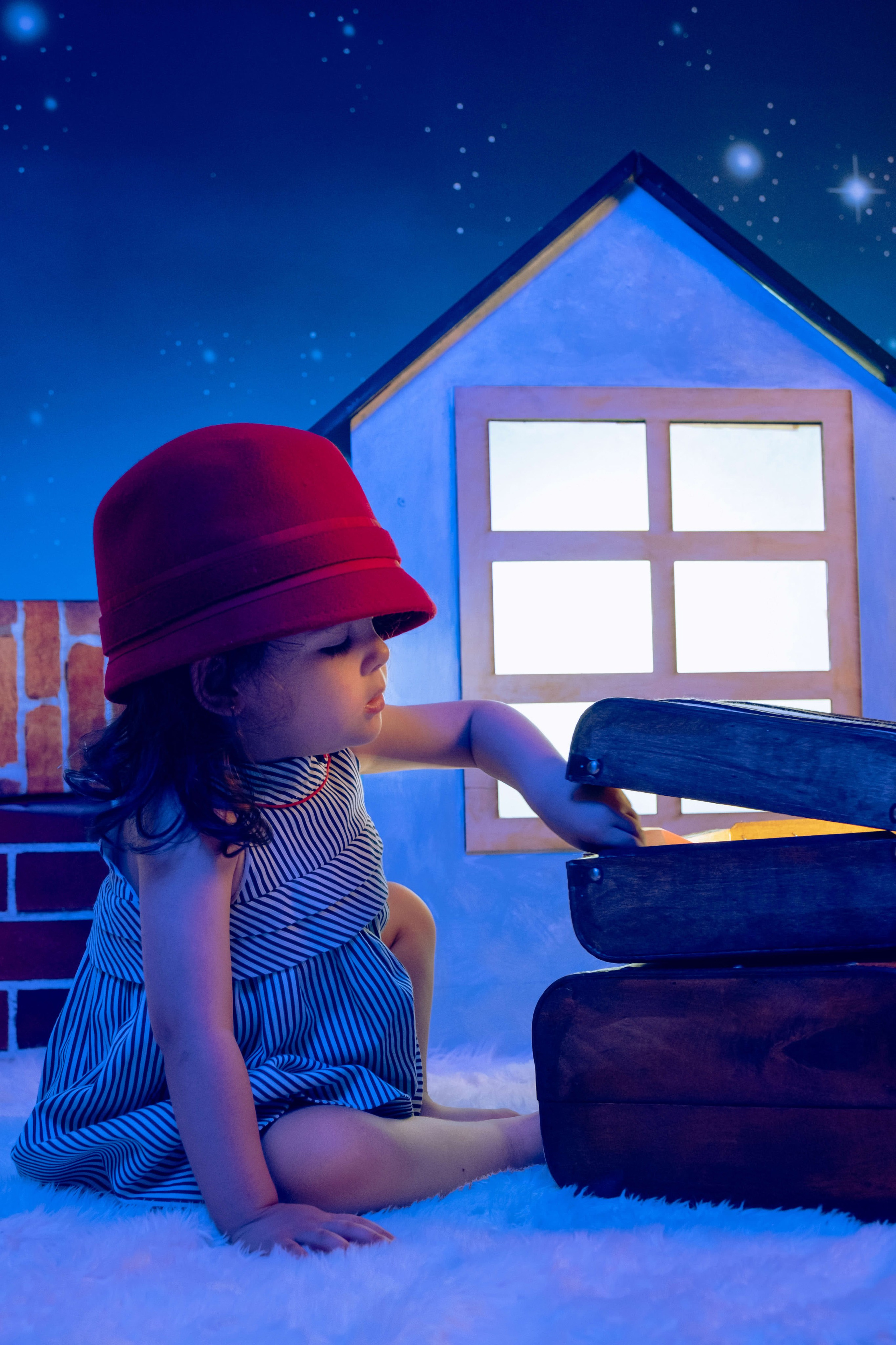 Retrato infantil de Navidad con atuendo clásico en Migui Peques, Telde