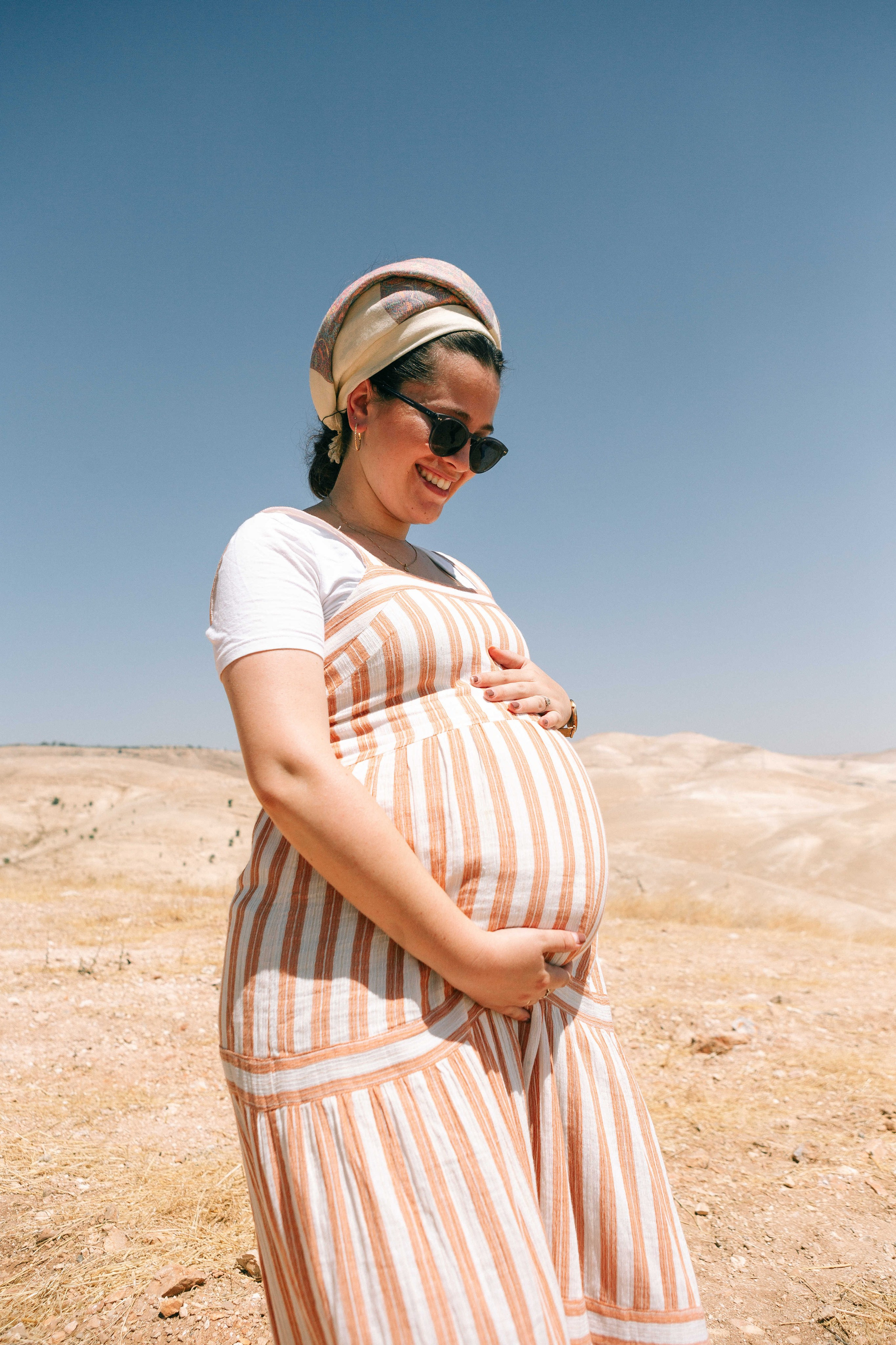 MAALE ADUMIM, HOME PHOTO SESSION + DESERT. Https://shi-photo.com/