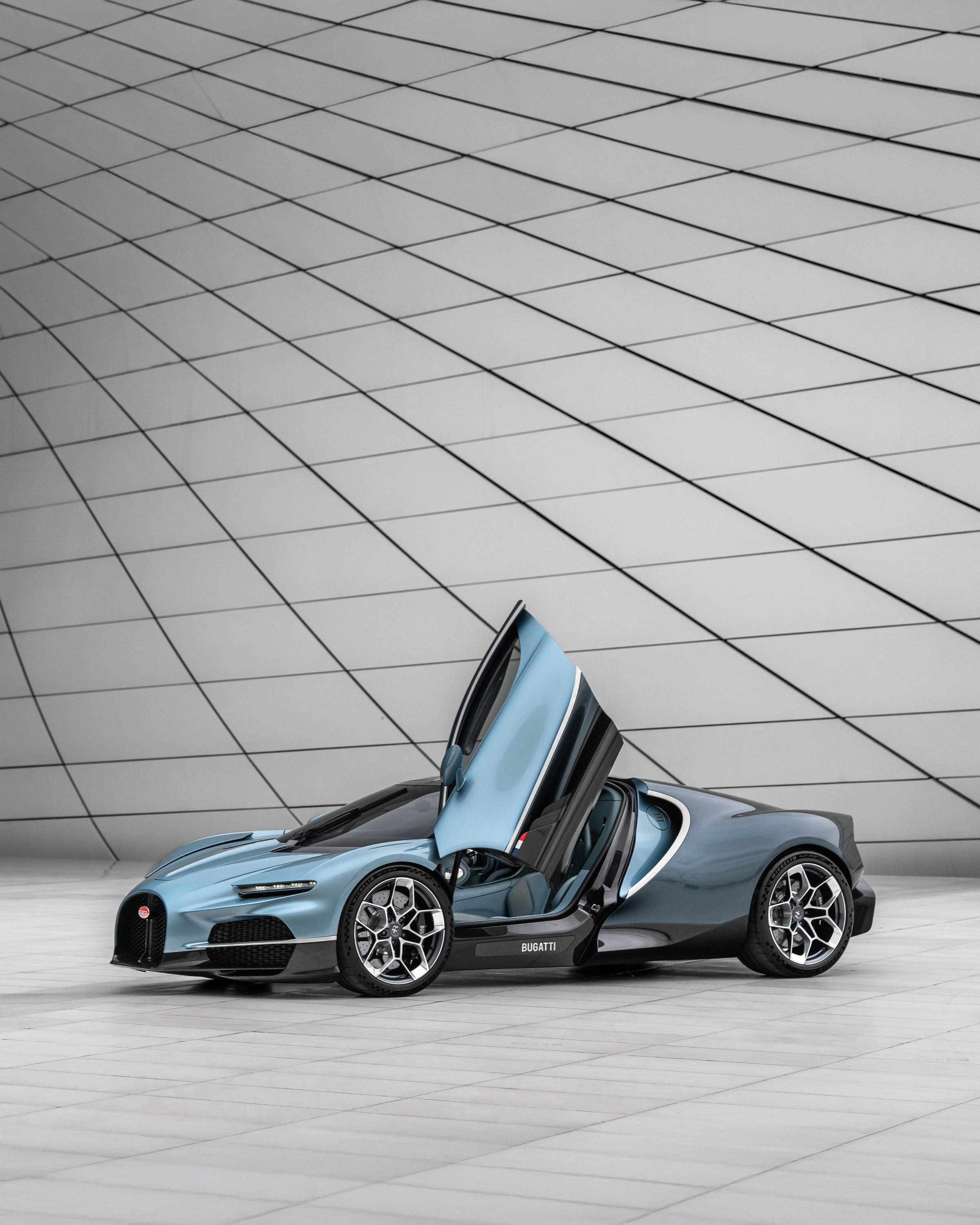 BUGATTI. WORLDWIDE COMMERCIAL AUTOMOTIVE PHOTOGRAPHER