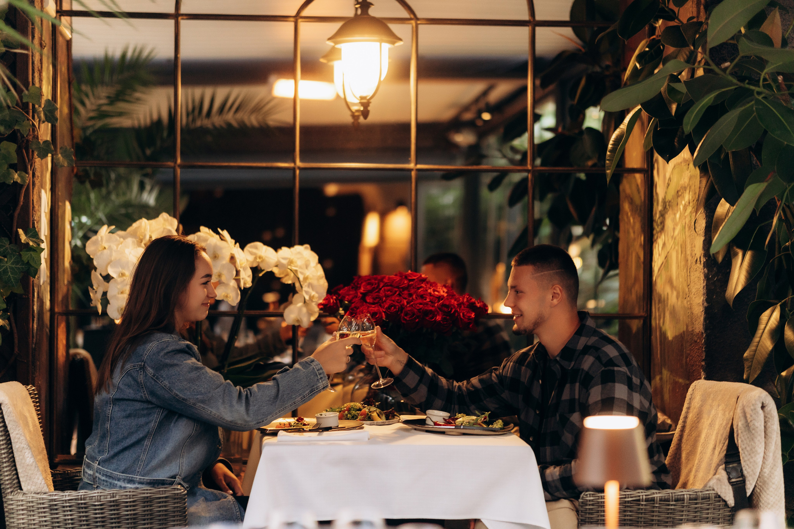 Sunset Embrace. Fotograf Katowice – sesje indywidualne, rodzinne, ślubne