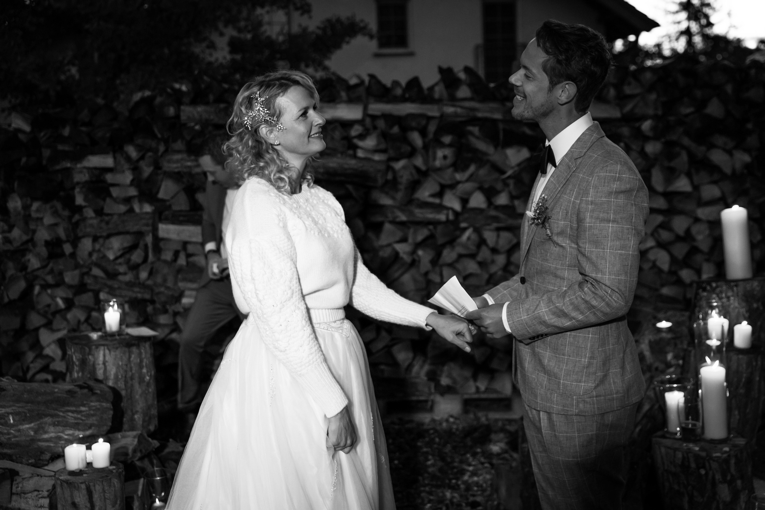 Wedding videographer Hamburg – bride and groom walking along Speicherstadt