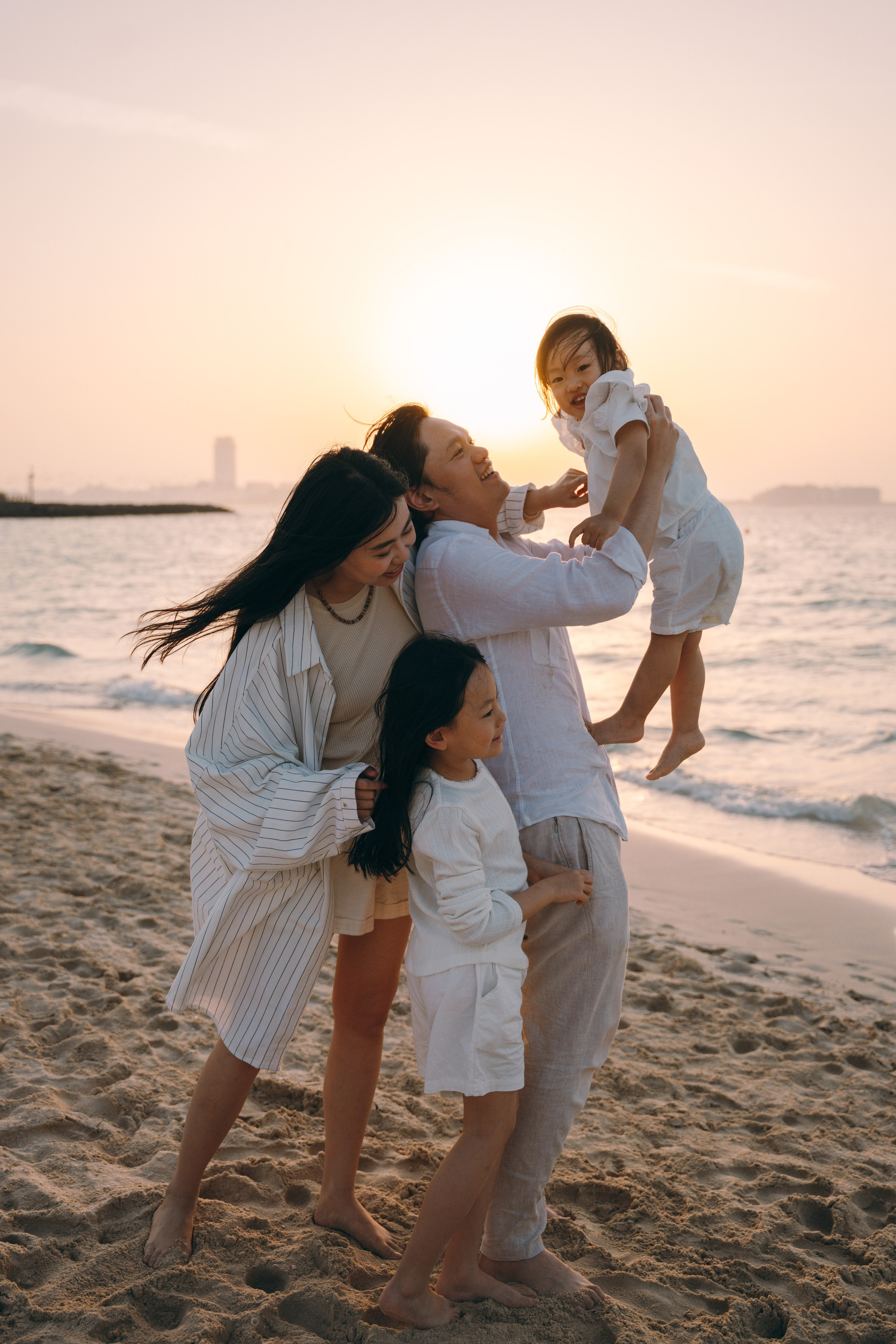 Wavy beach day. Angela Iakovleva — Family Photographer in Dubai