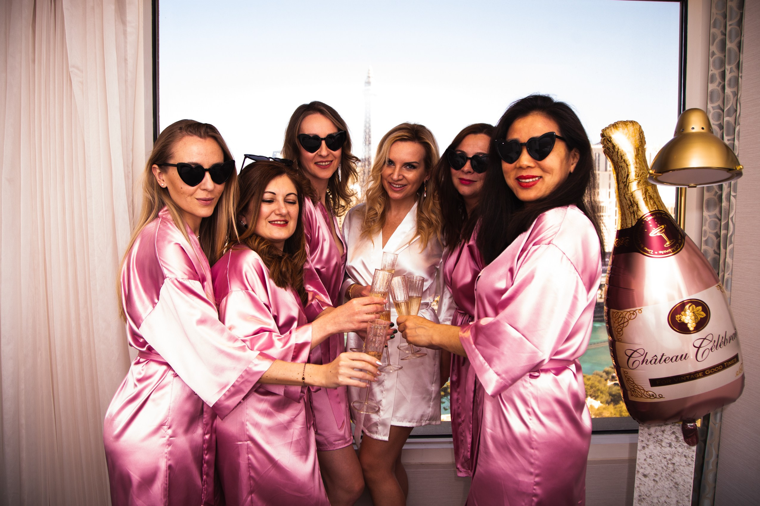 Bachelorette Party in Vegas. Wedding & elopement photographer Viktoriya Kravtsov. Las Vegas
