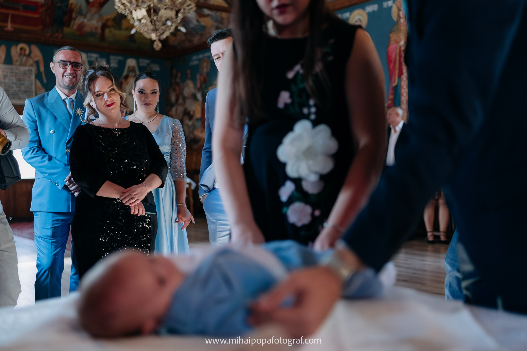 Fotograf de botez în Bucuresti| Mihai Popa Fotograf. Fotograf Nuntă & Botez București - Mihai Popa | Dincolo de oameni, imortalizez emoții!