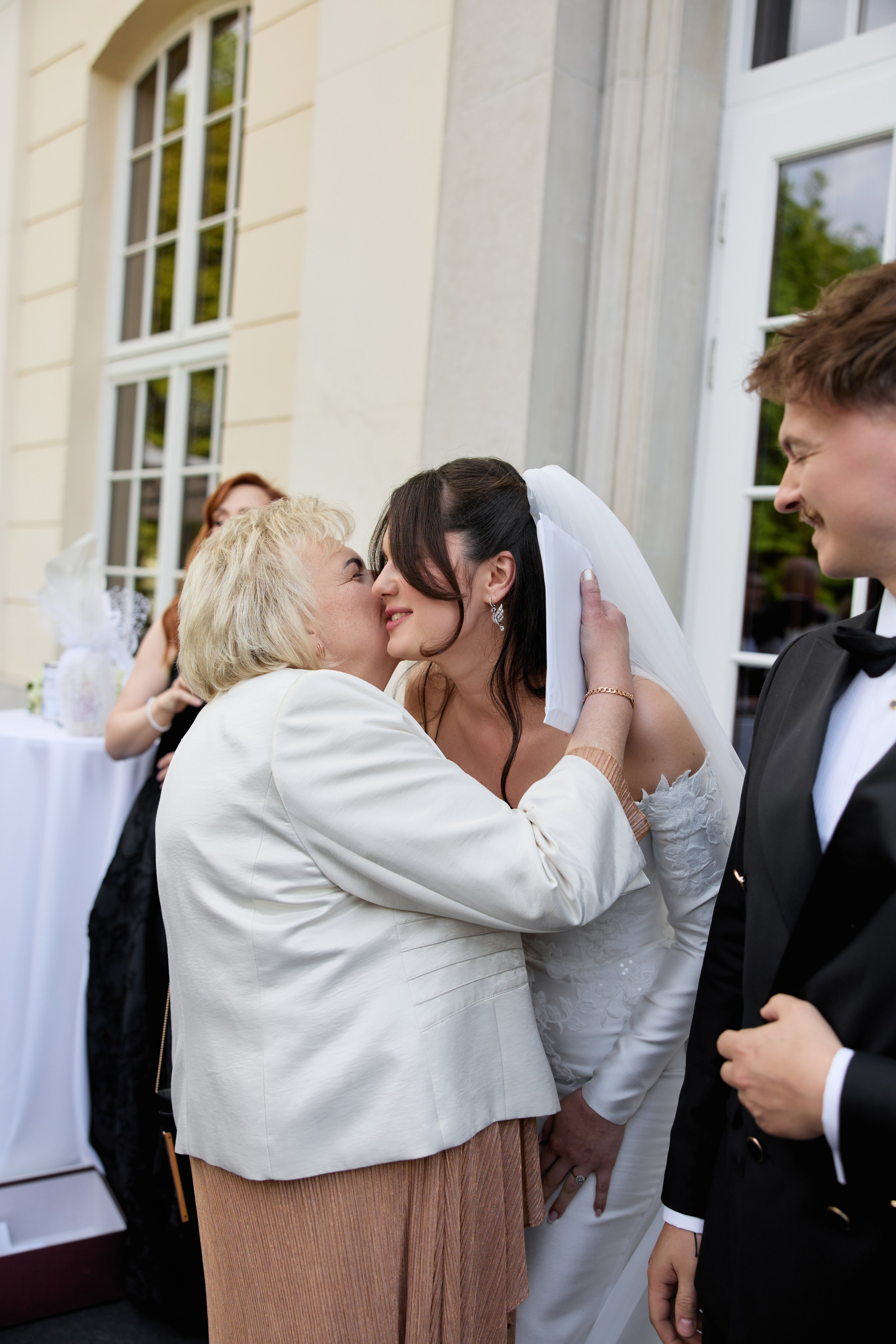Wiktoria & Kacper. Pałac Goetz. Fotograf ślubny i rodzinny w Krakowie Yana Klymova