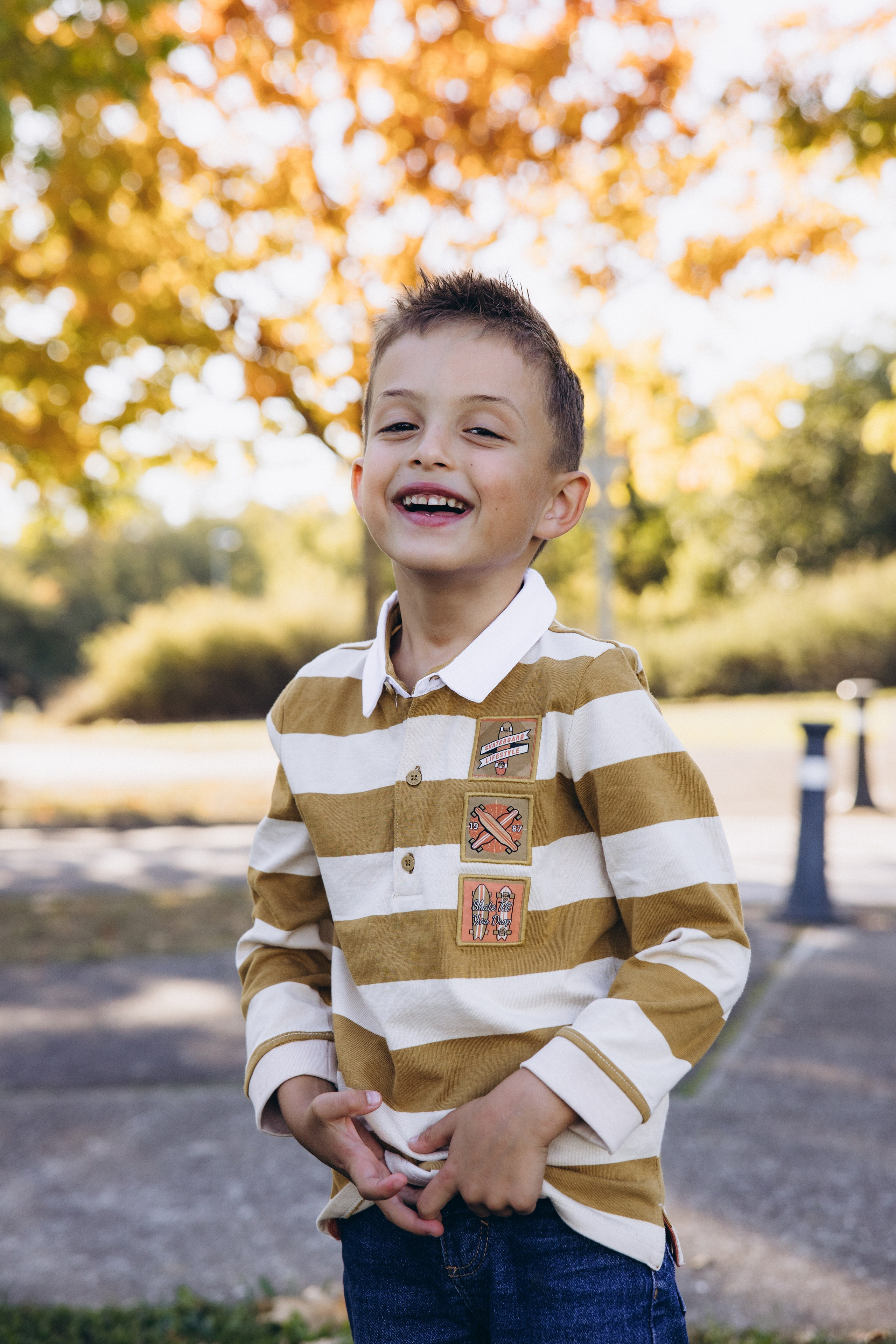 Autumn mother-son family photoshoot in Toulouse. Eugénie Smirnova — your photographer in Toulouse and southwest France