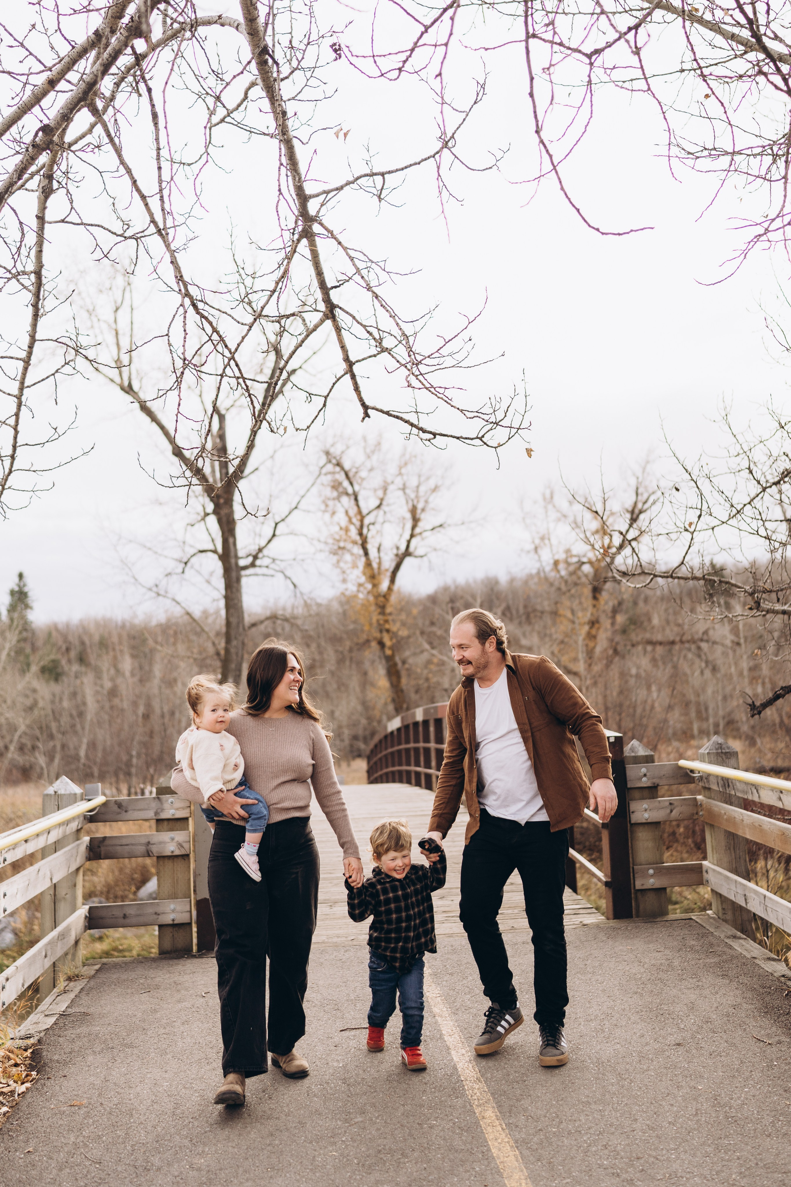 Taryn & fam. Calgary Wedding & Lifestyle Photographer — Yevhen Polishchuk