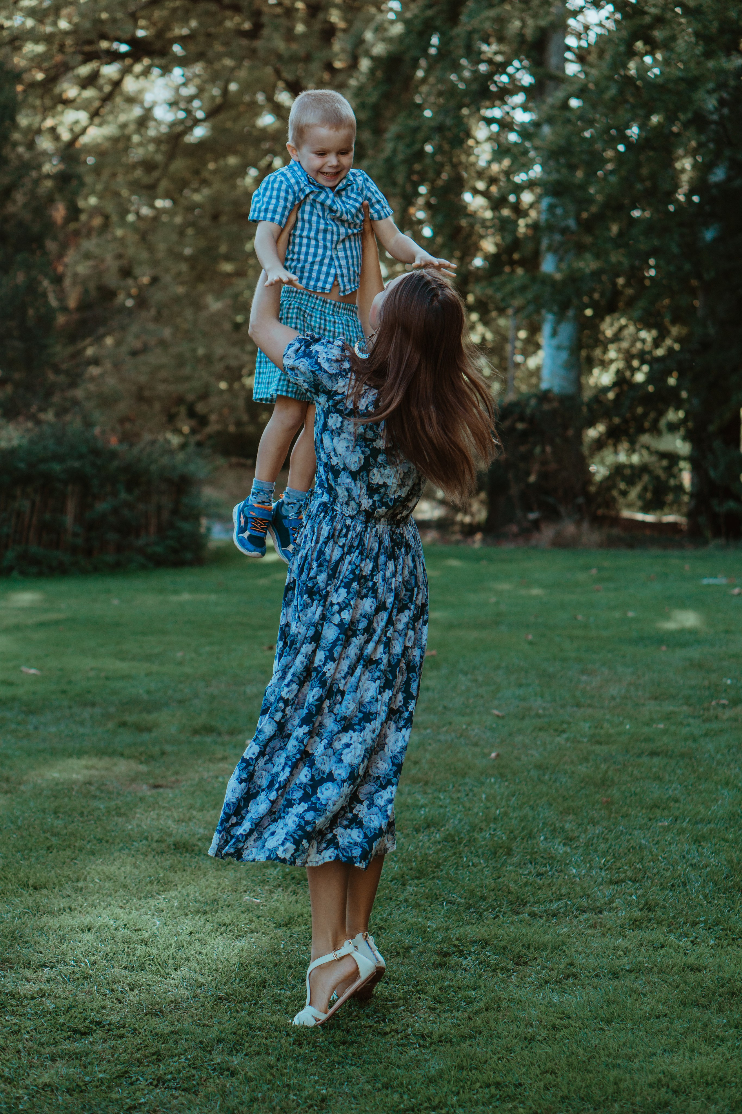Little Kolya know how to have fun ;). Family photographer Aargau Zurich