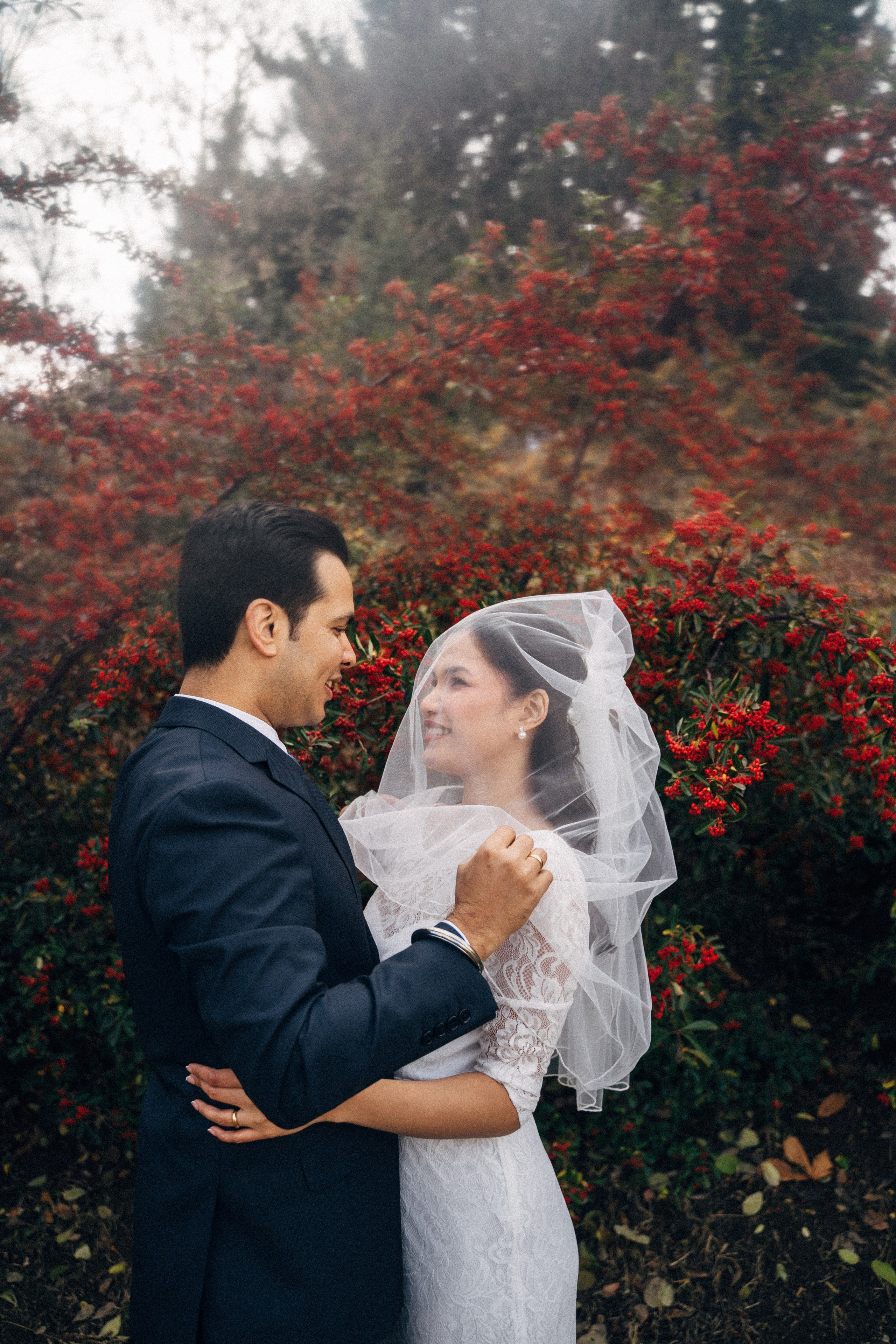 Wedding photo shoot in the Tbilisi Botanical Garden in winter