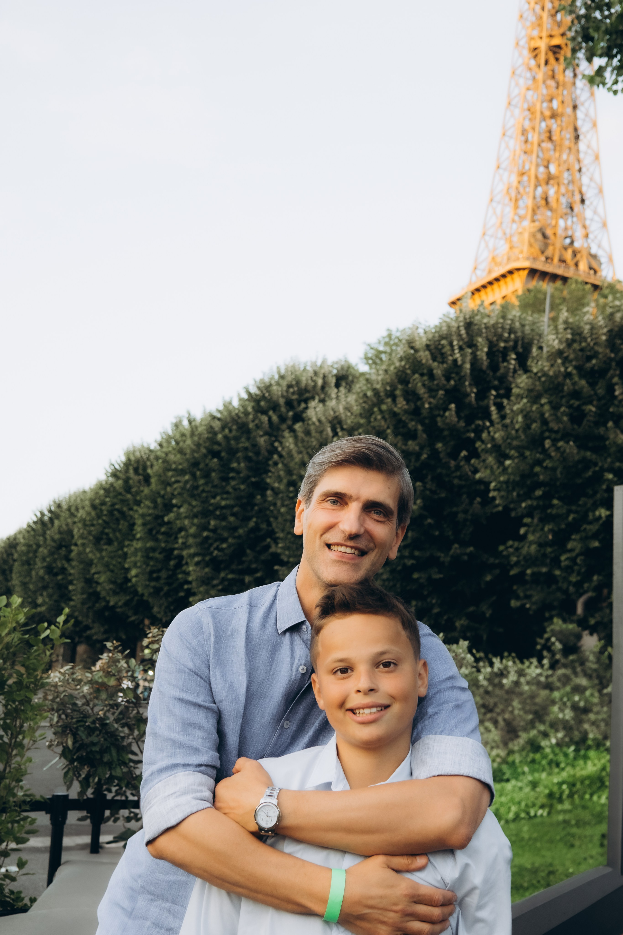 Marie’s Birthday with an Eiffel Tower view. Photographer in Paris Marina Chaput