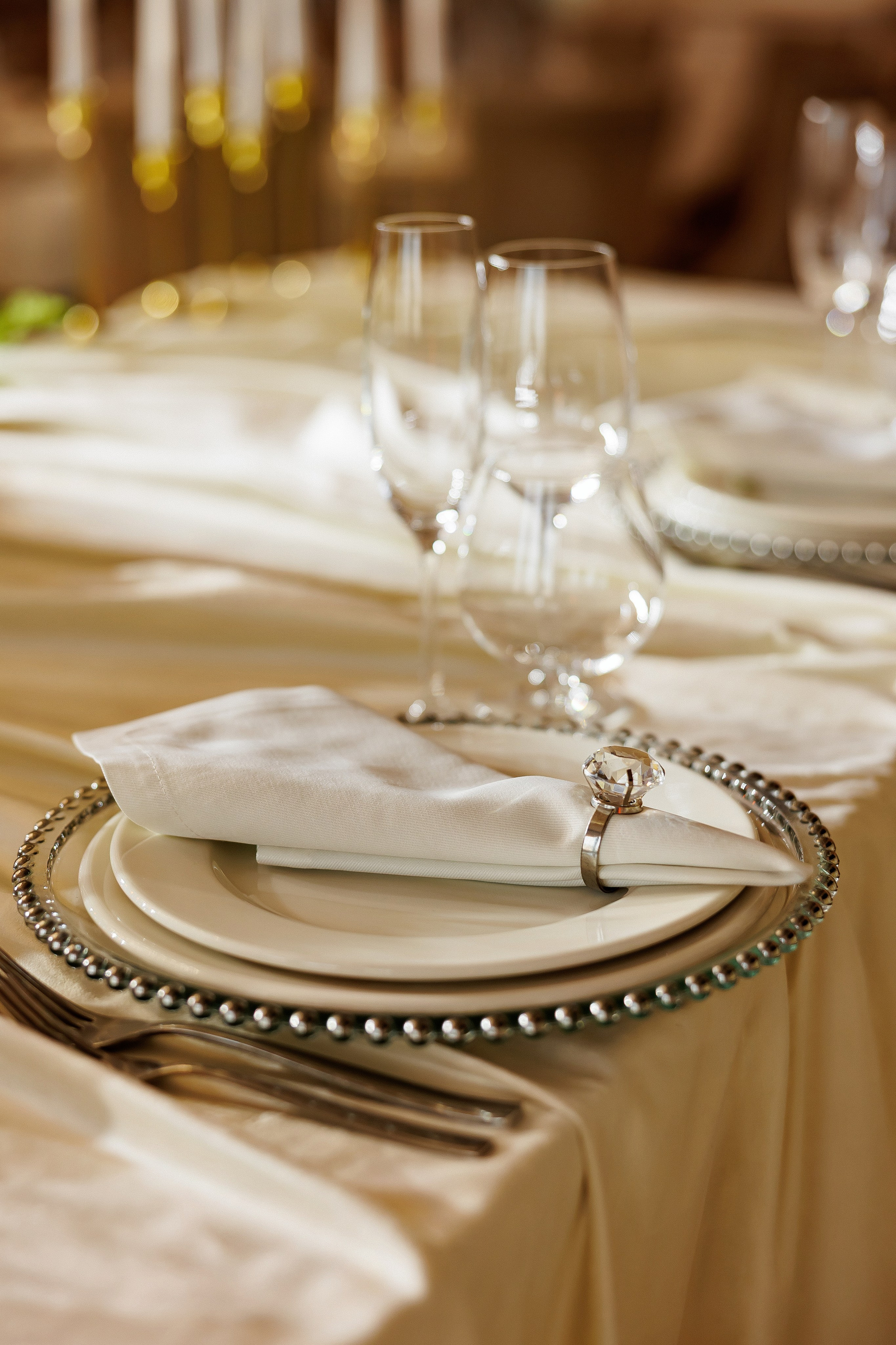 Eugen & Livia — Grand Elysee — Wedding Day. Servicii Foto și Video 067188353