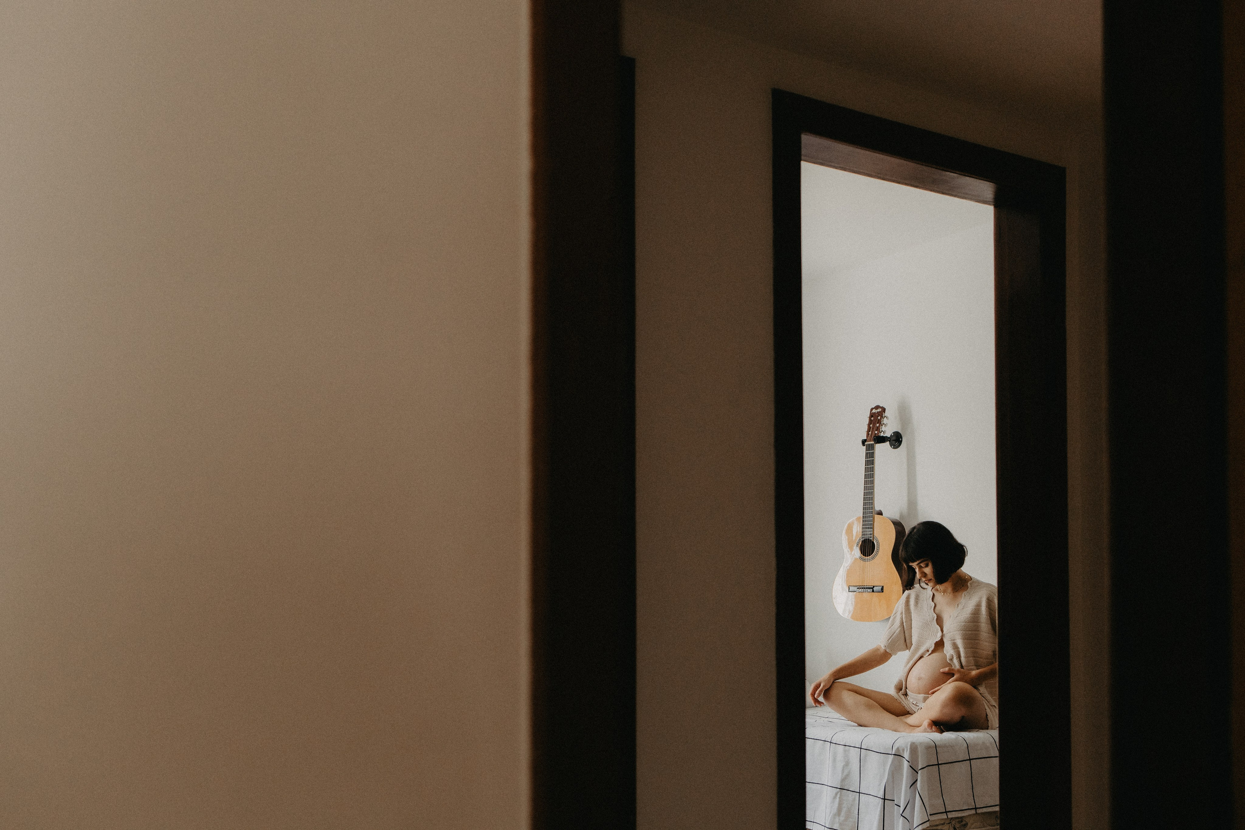 M + L + F — Ensaio gestante bem aconchegante em casa! (mas teve estúdio também). Fotografia de casamento em Belo Horizonte